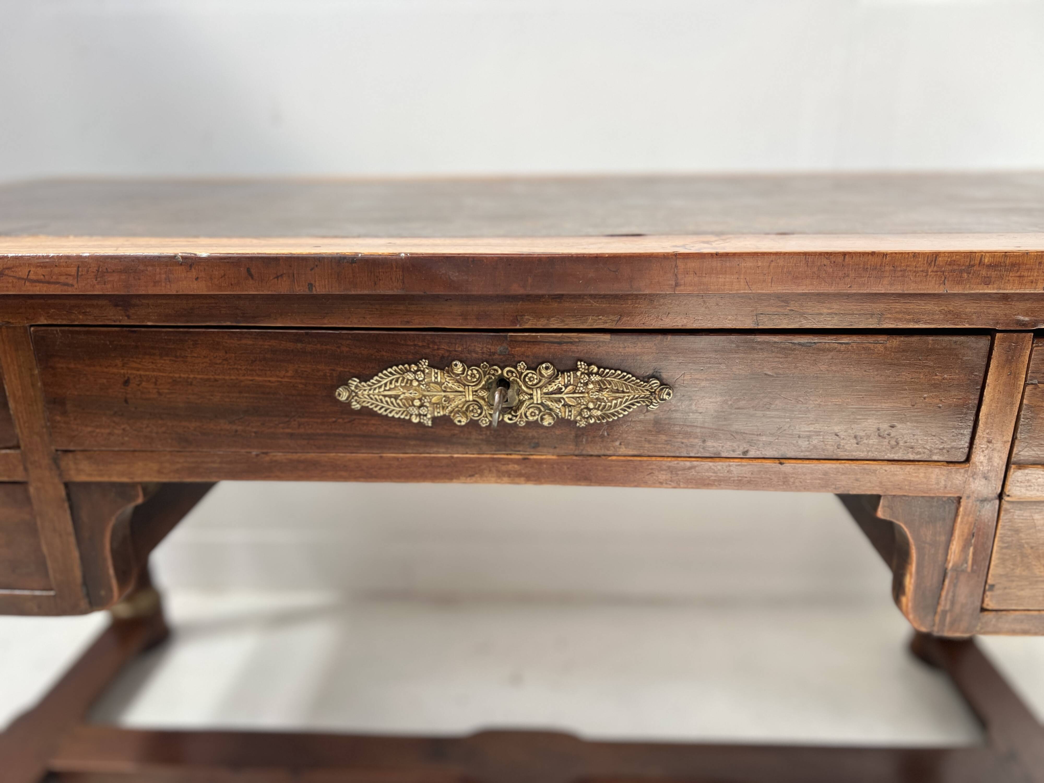 Empire style desk in mahogany and veneer, 19th century.