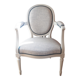 Medallion armchair