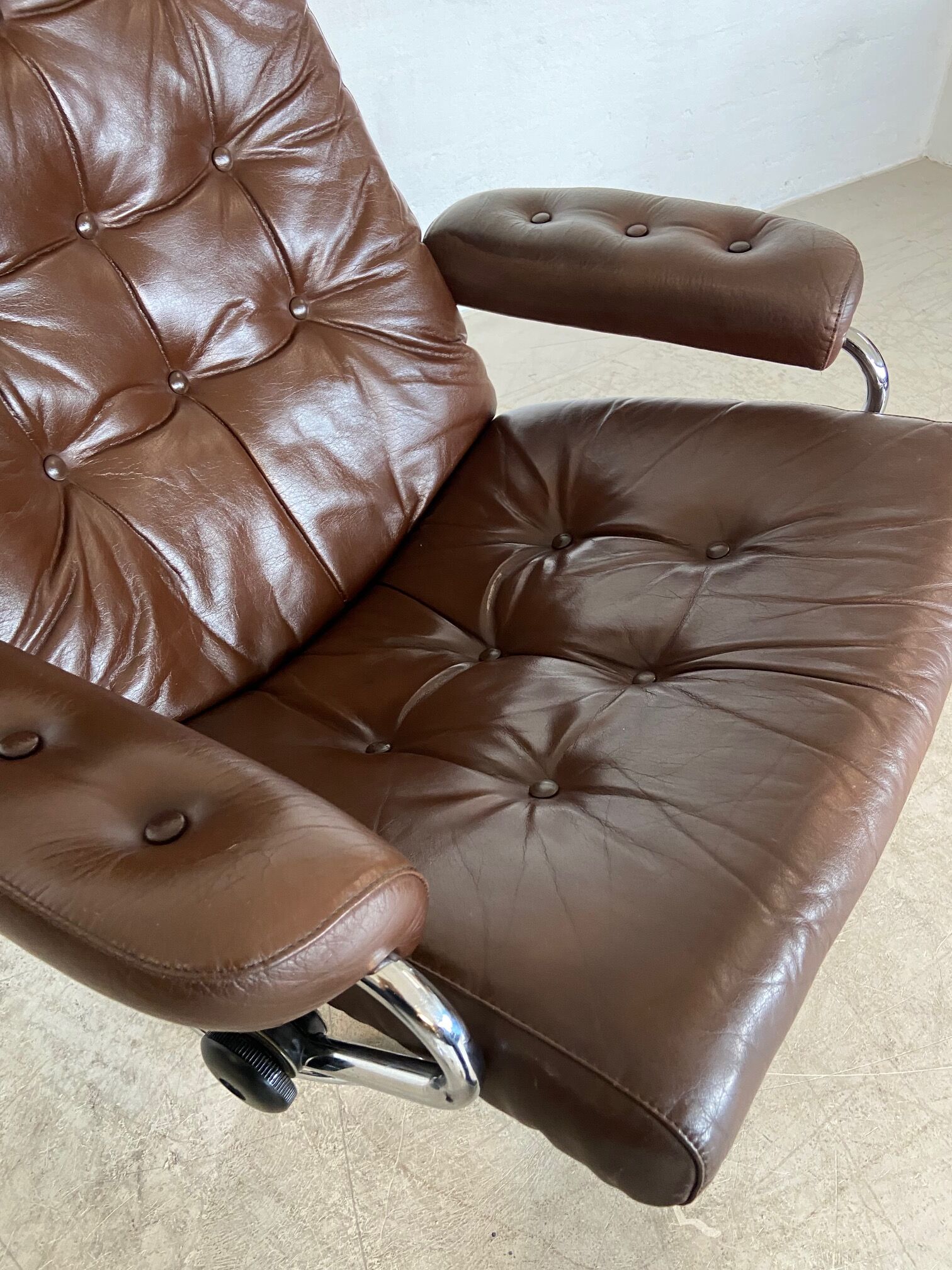 Vintage brown leather reclining lounge chair Ekornes Stressless & stool, 1960s