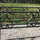 Wrought iron pot-carrying planter
