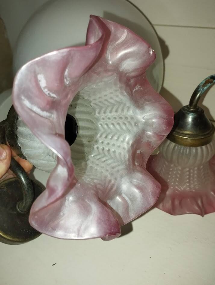 Vintage Wall Sconce Pair – Moulded Pink Glass & Brass | Retro Elegance