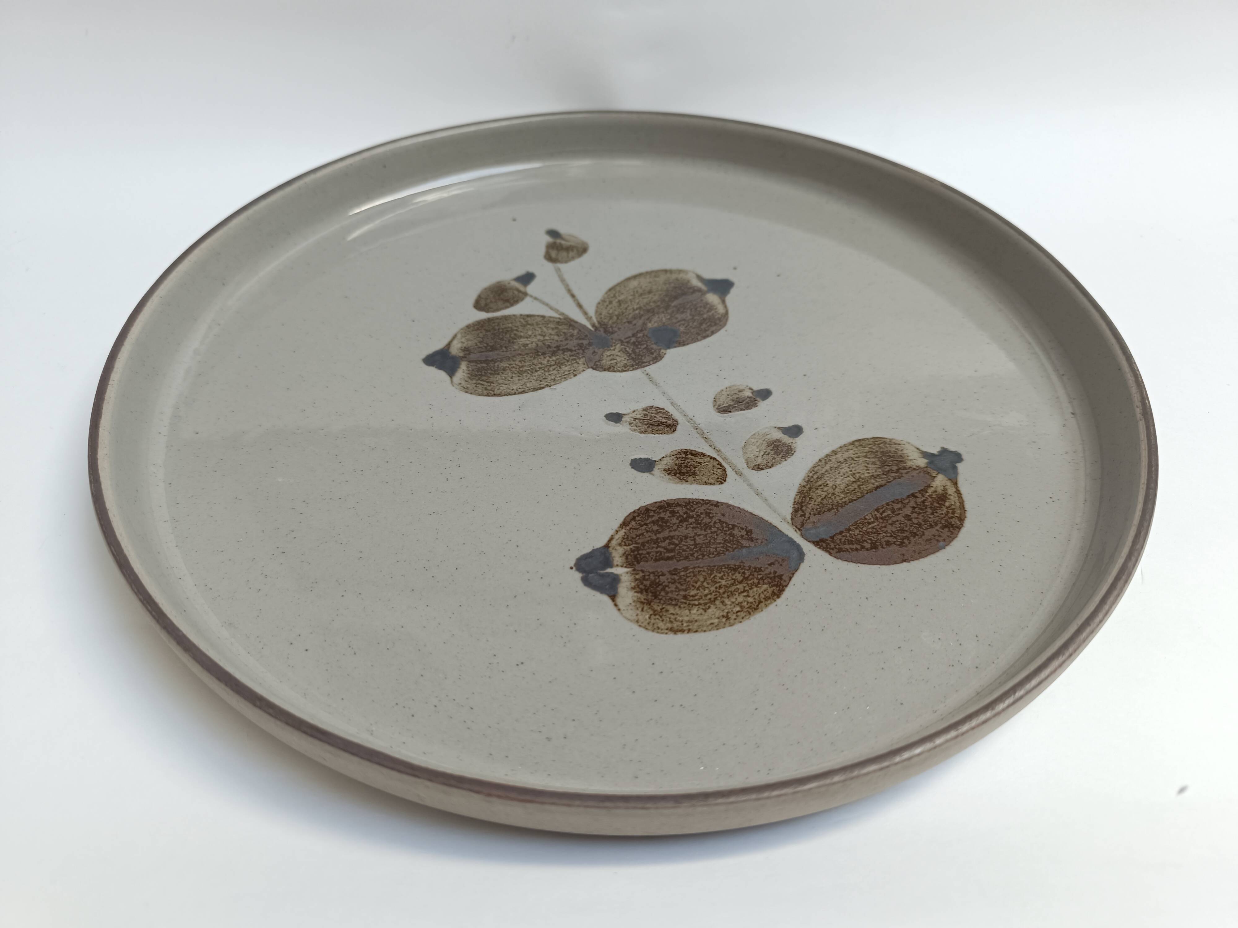 Arnon stoneware round serving dish