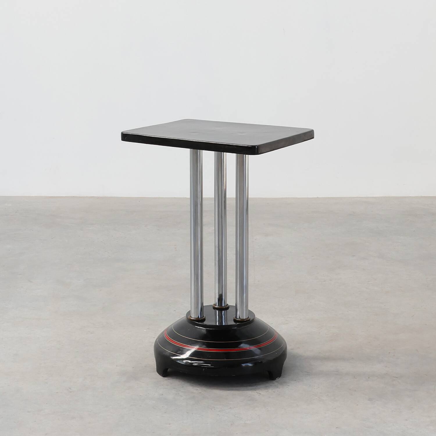 Art Deco pedestal table with black lacquered base, France 1920s