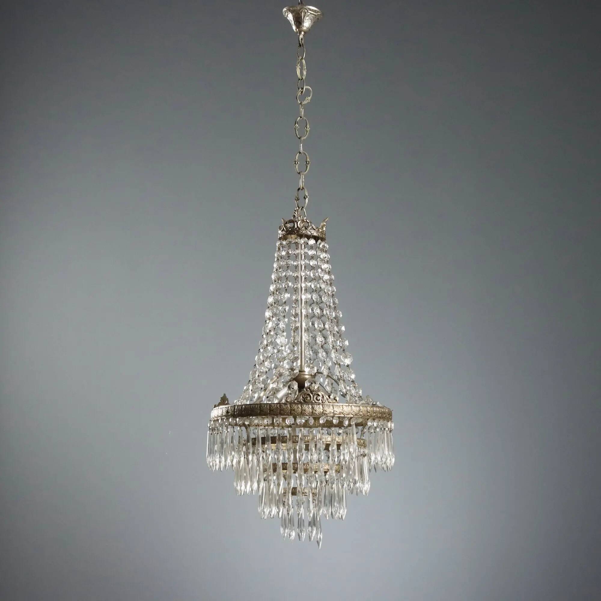 Antique chandelier in the shape of a balloon in silver-plated metal and glass, 20th century.