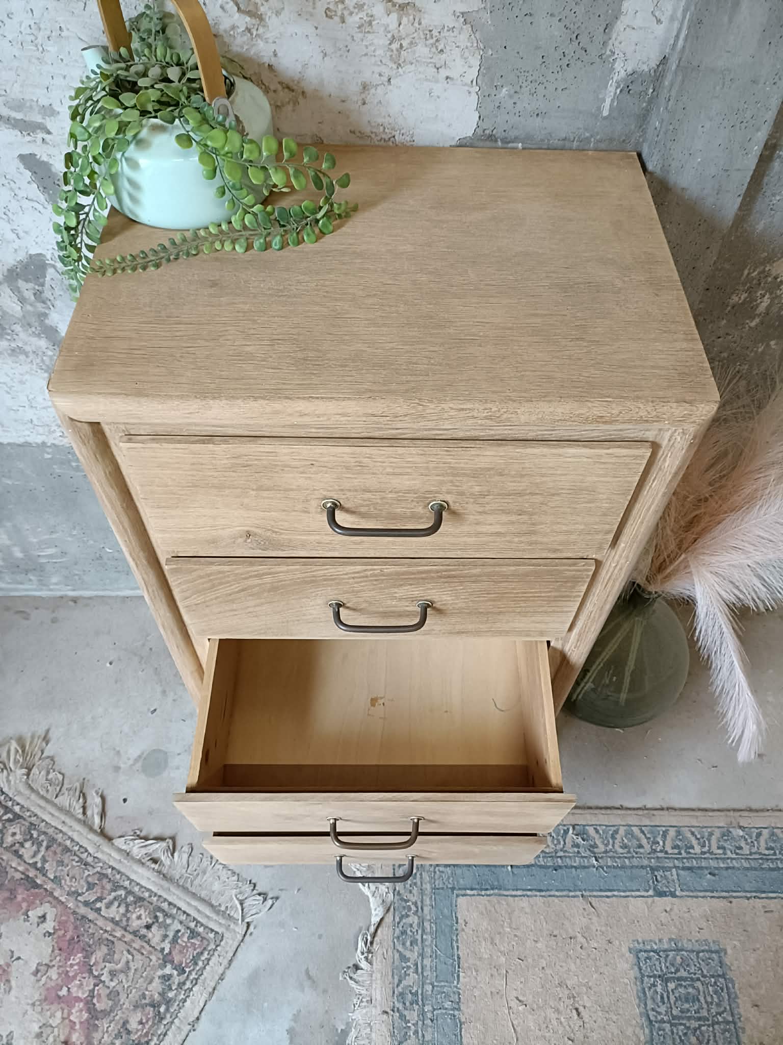 Chest of drawers