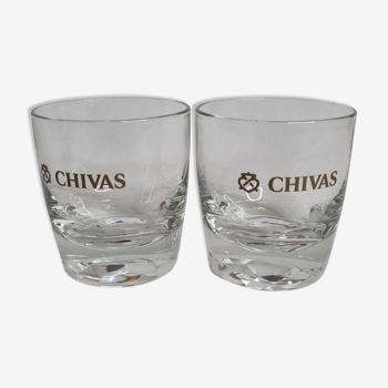 Deux verres à whisky Chivas de forme arrondie à fond "diamant"