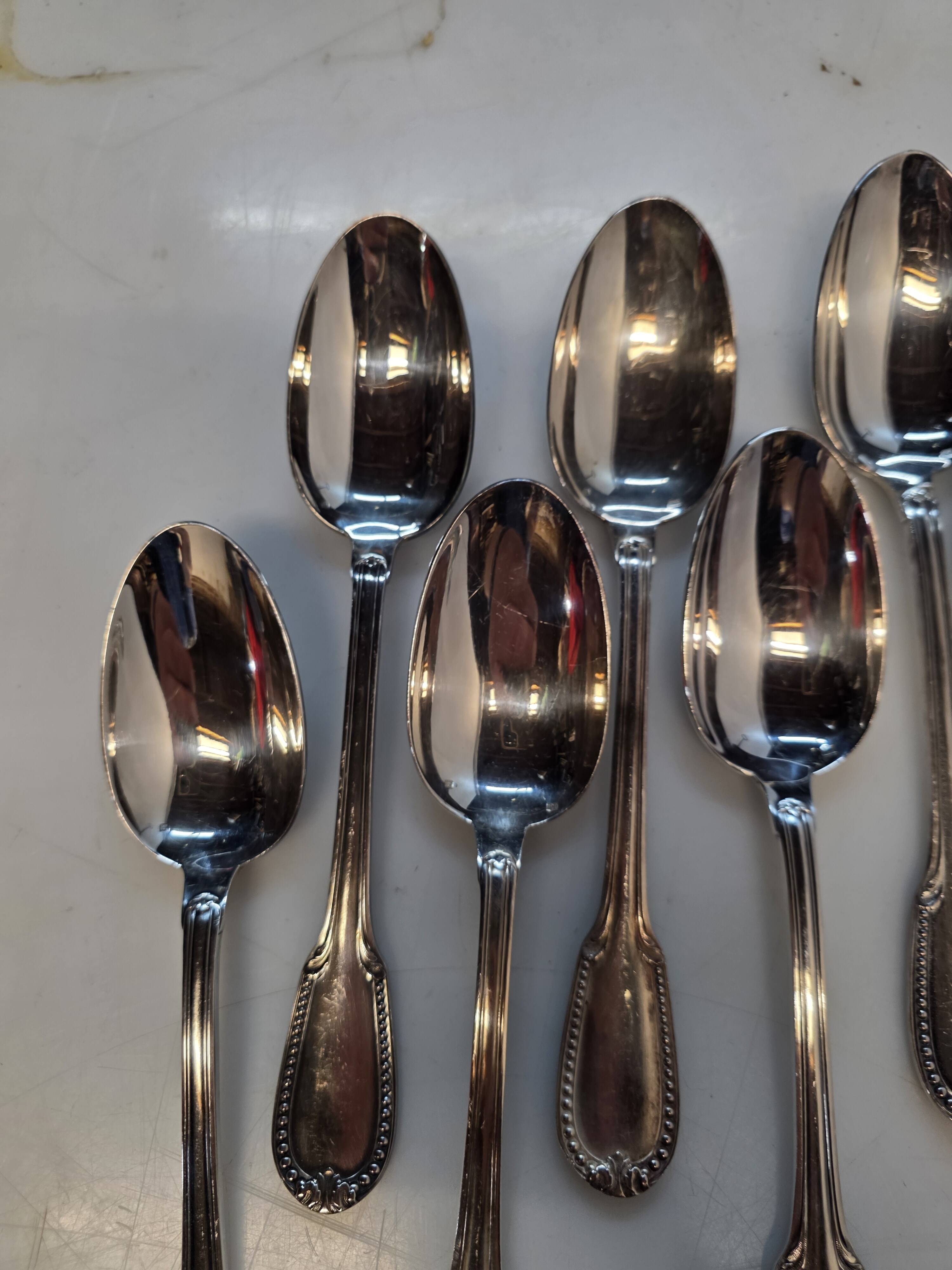Ménagère 72 pièces en métal argenté 100  Saint-Médard, avec coffret