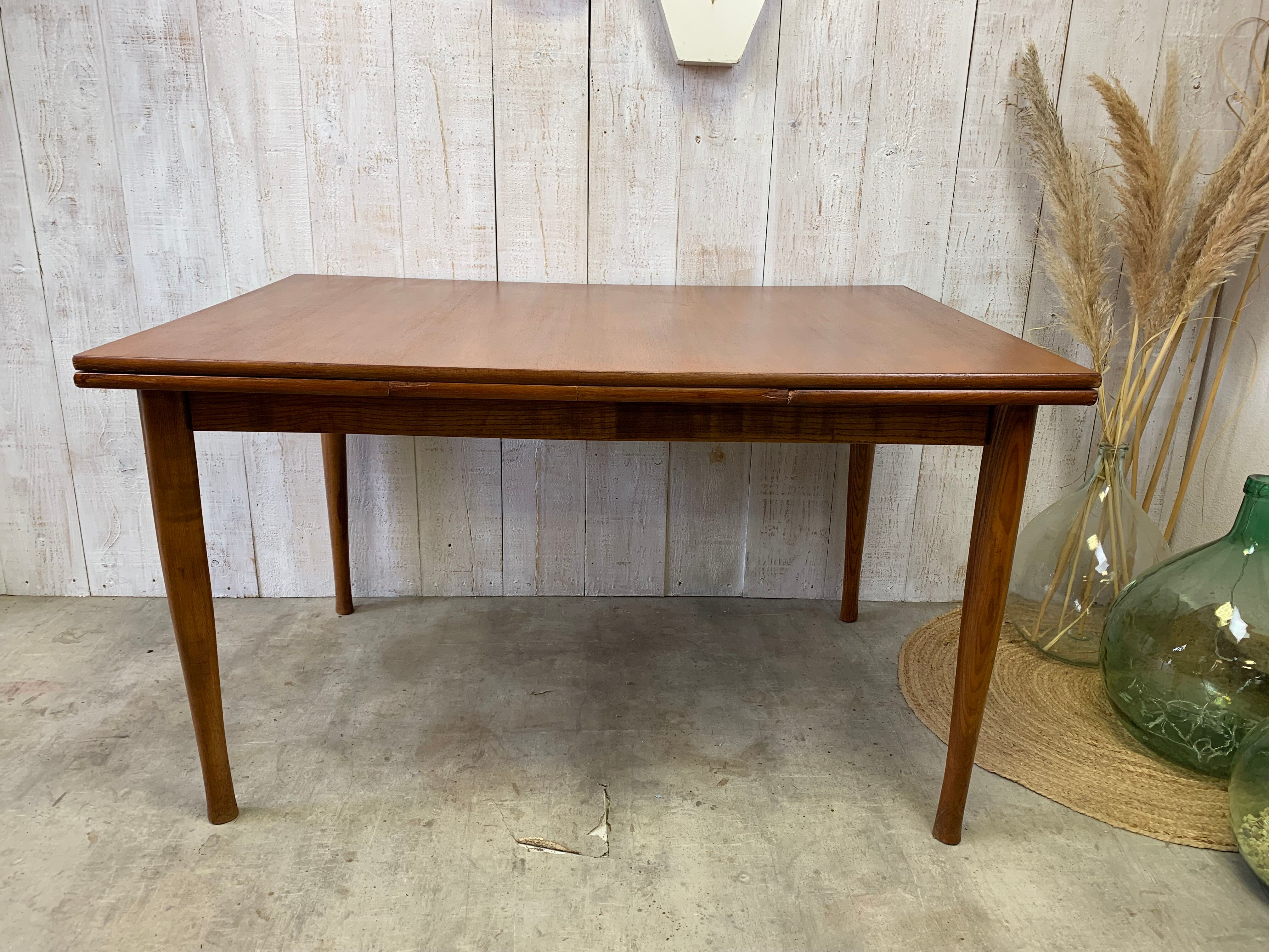 Vintage extendable table