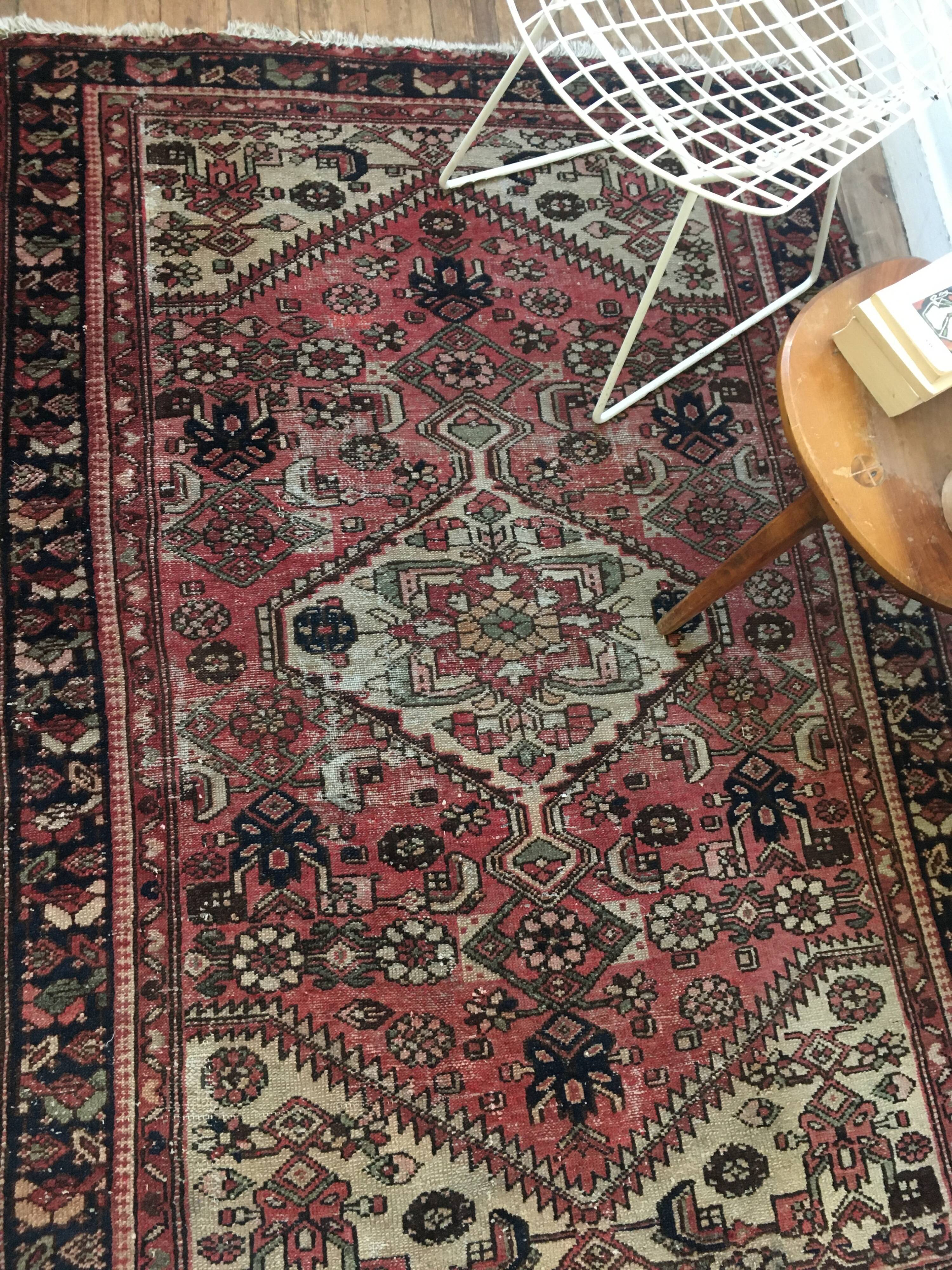 Handmade antique Persian rug 190x135cm