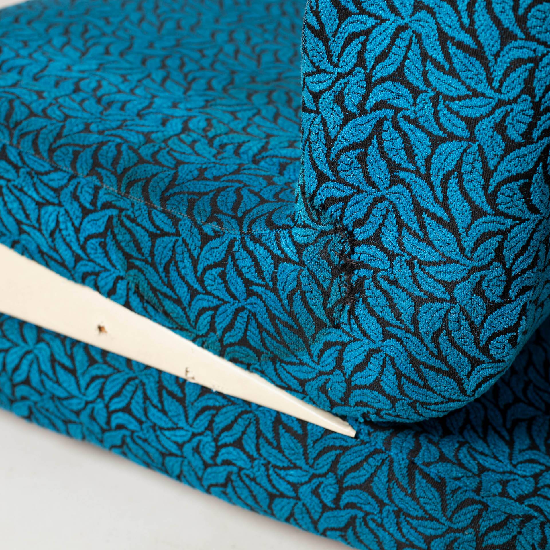 Set of 2 space-age lounge chairs in blue pattened upholstery, 1970s