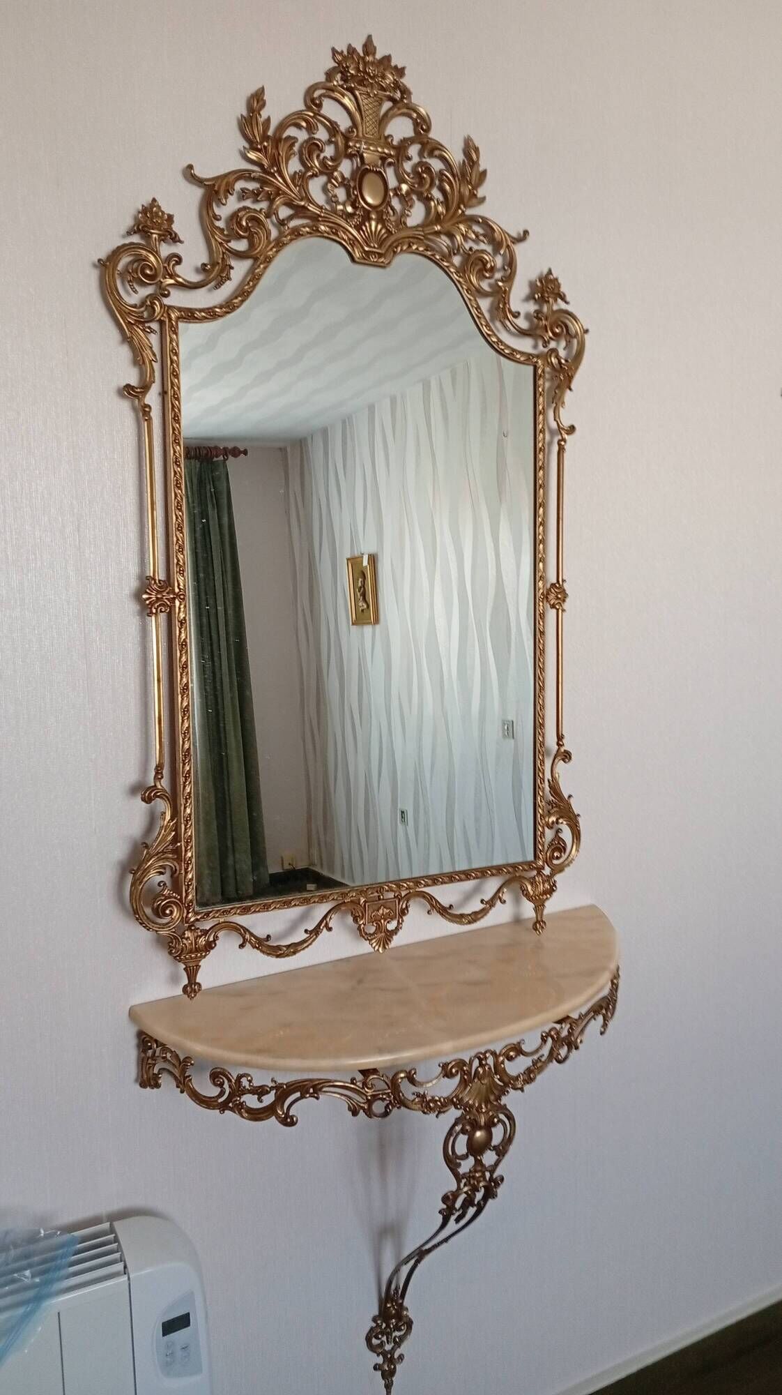 Mirror and console