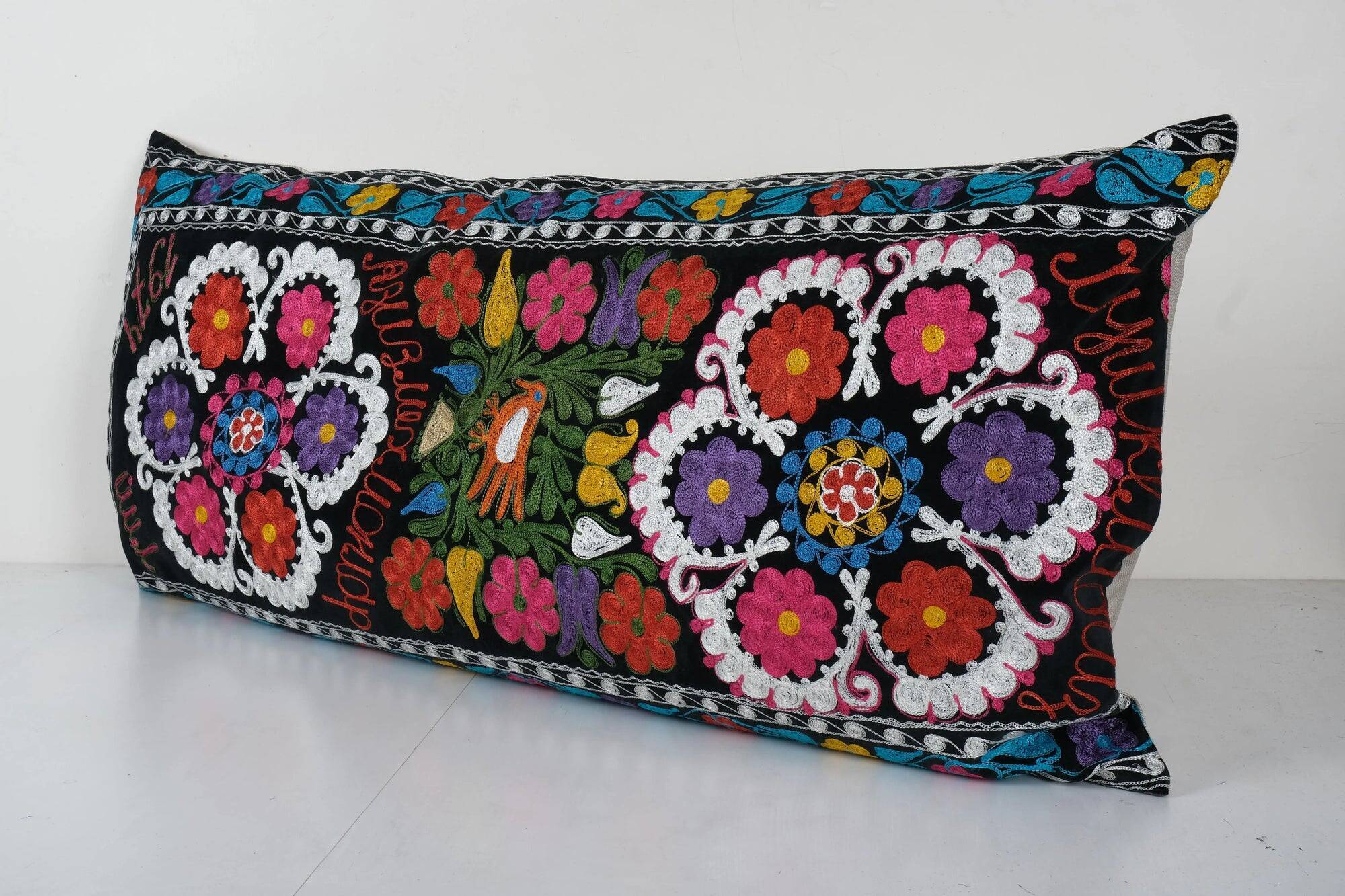 Housse de coussin brodée vintage 119x61 cm