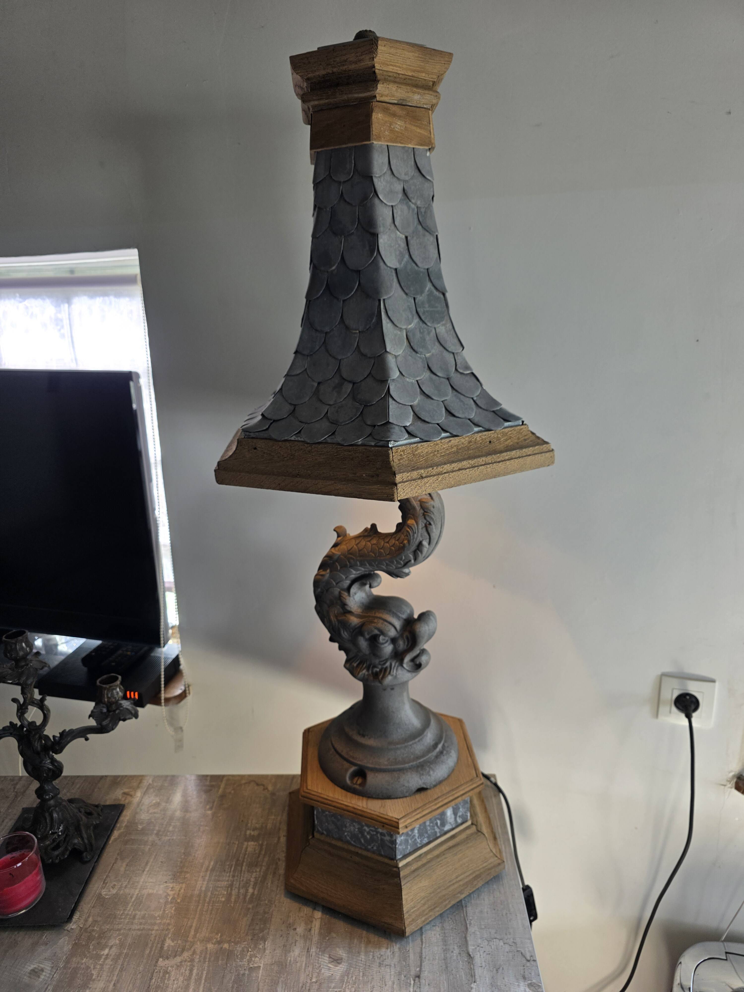Monumental lamp with a dolphin in cast iron and lead scales - 110cm
