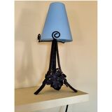 Lampe Art Nouveau en fer forgé et abat-jour en verre opaque bleu