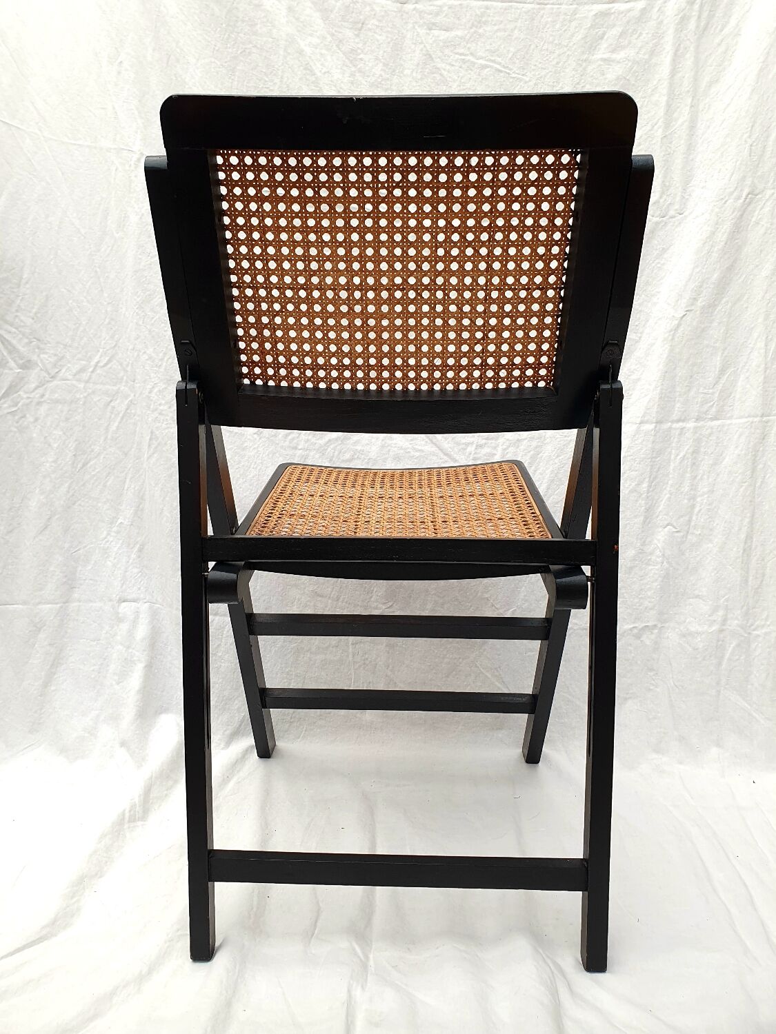 Chaise pliante en bois et cannage