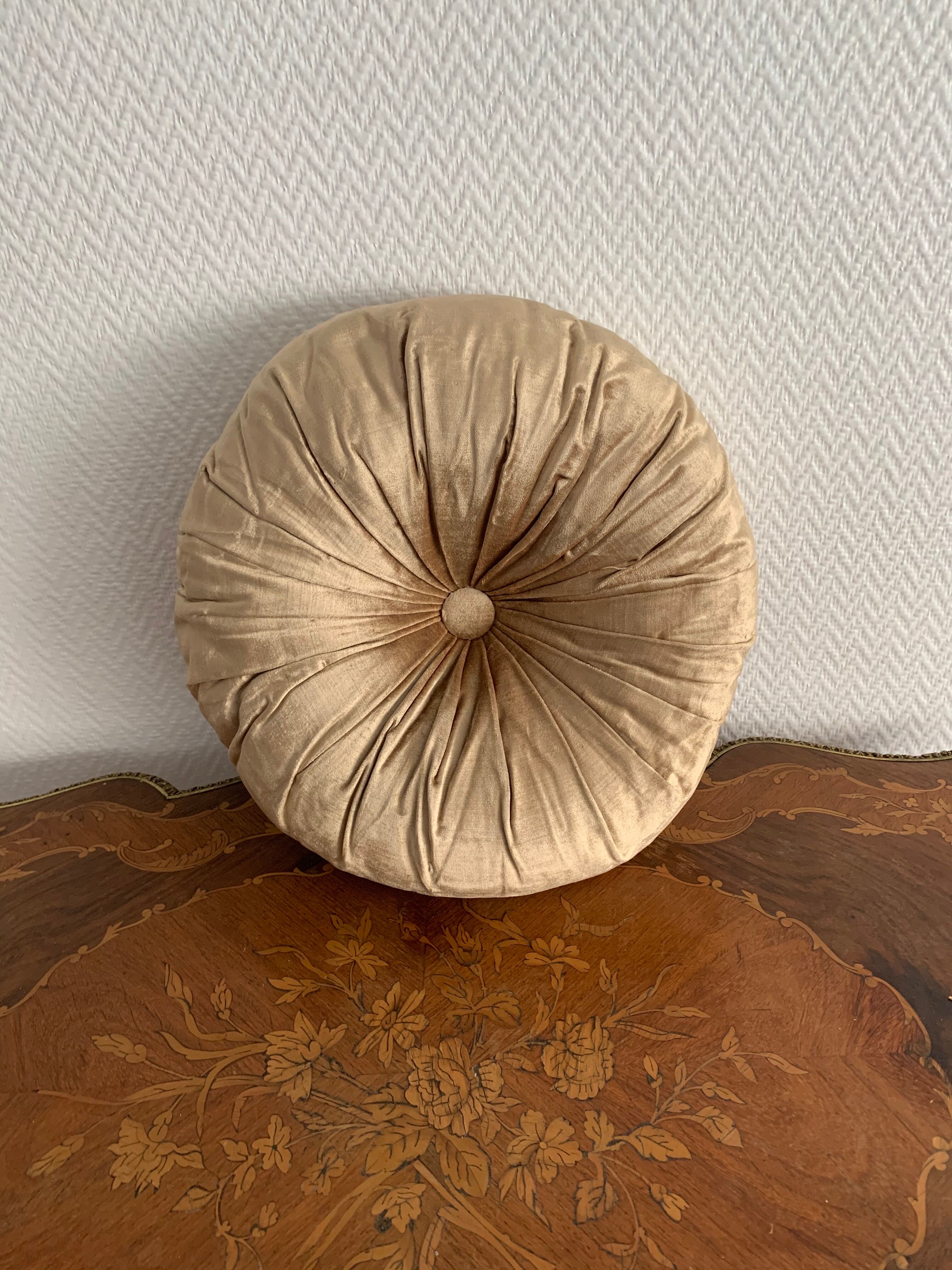 Gold lamé round velvet cushion