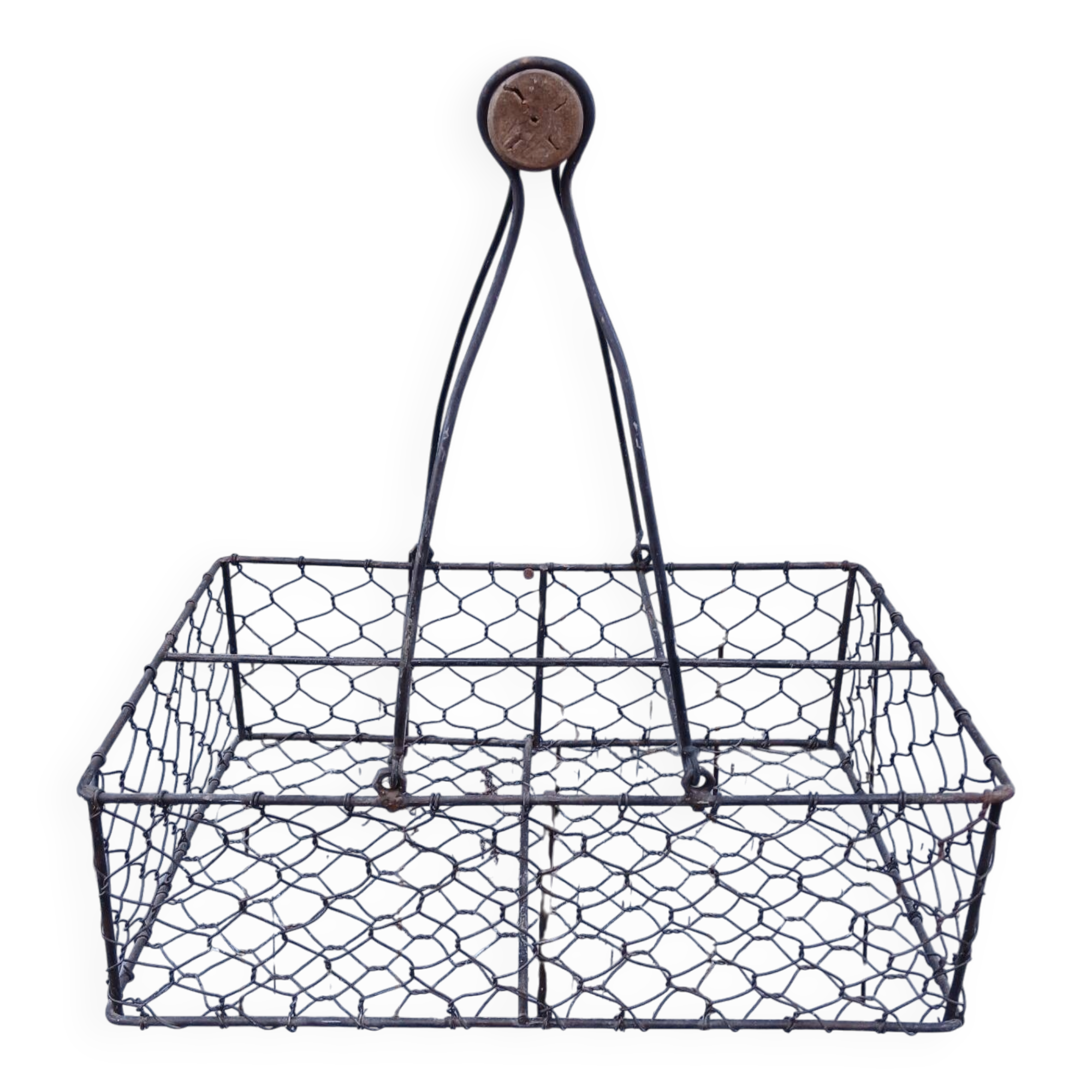 Wire mesh basket