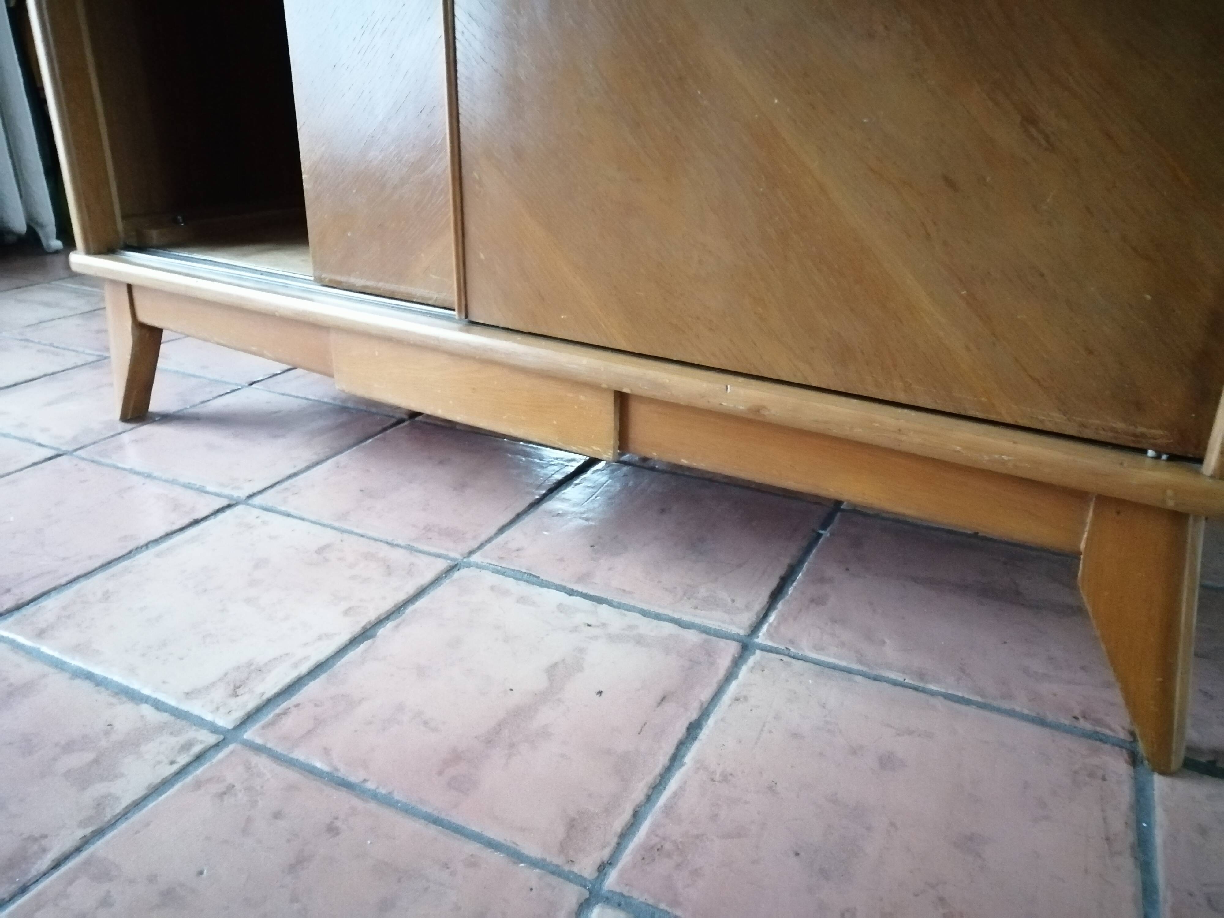 Sliding door cabinet 1950