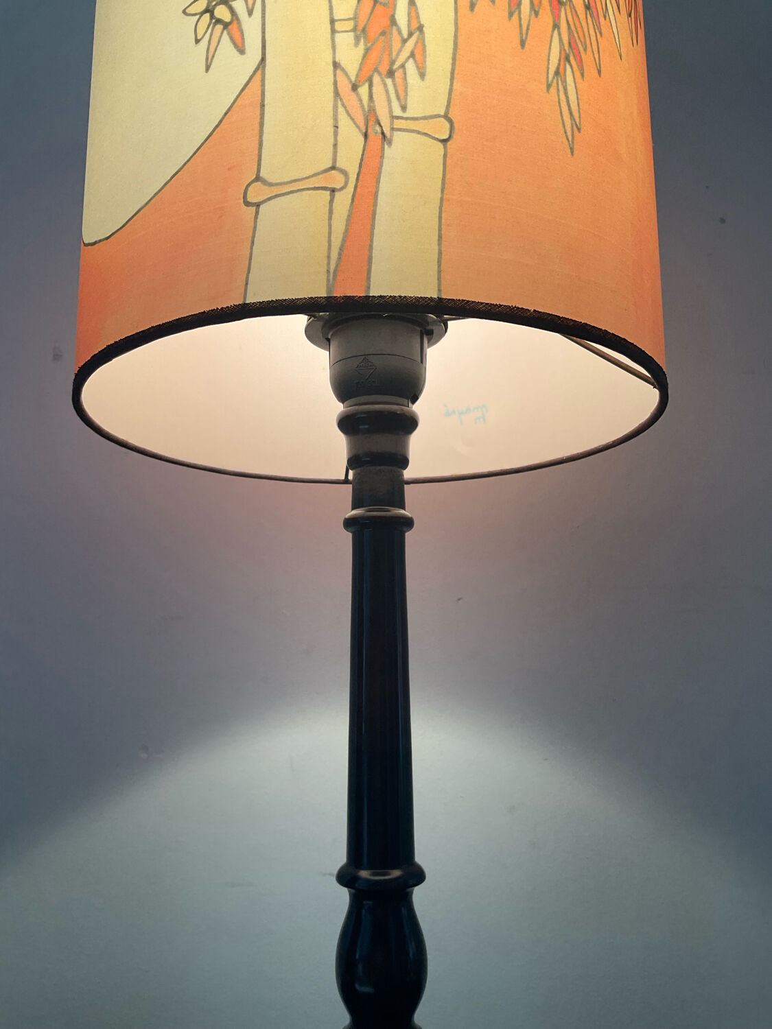 Vintage lamp in wood and silk