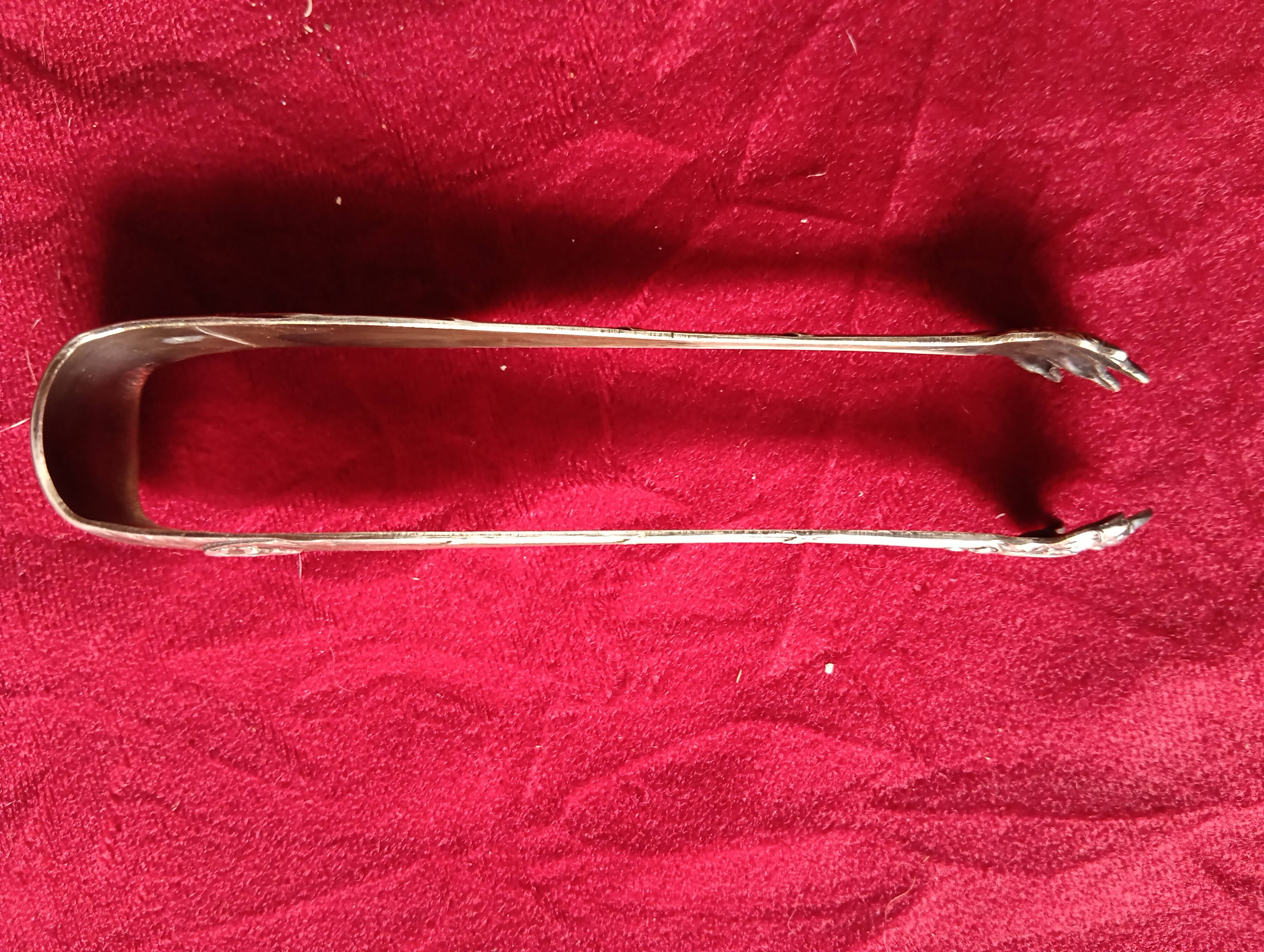 Silver-plated sugar tongs in louis xv style with lion claws.