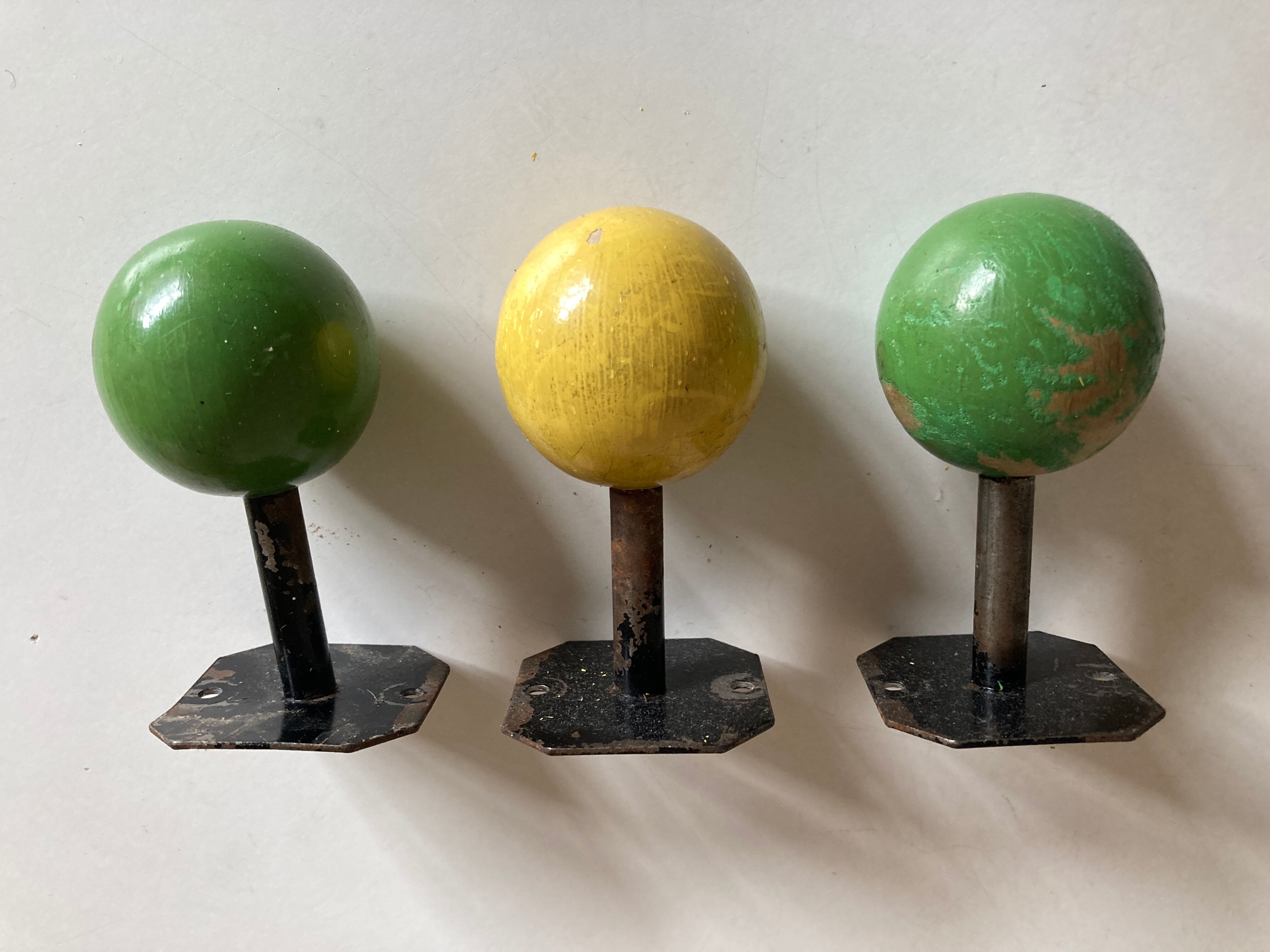 Patères boules en bois 1950 La Samaritaine