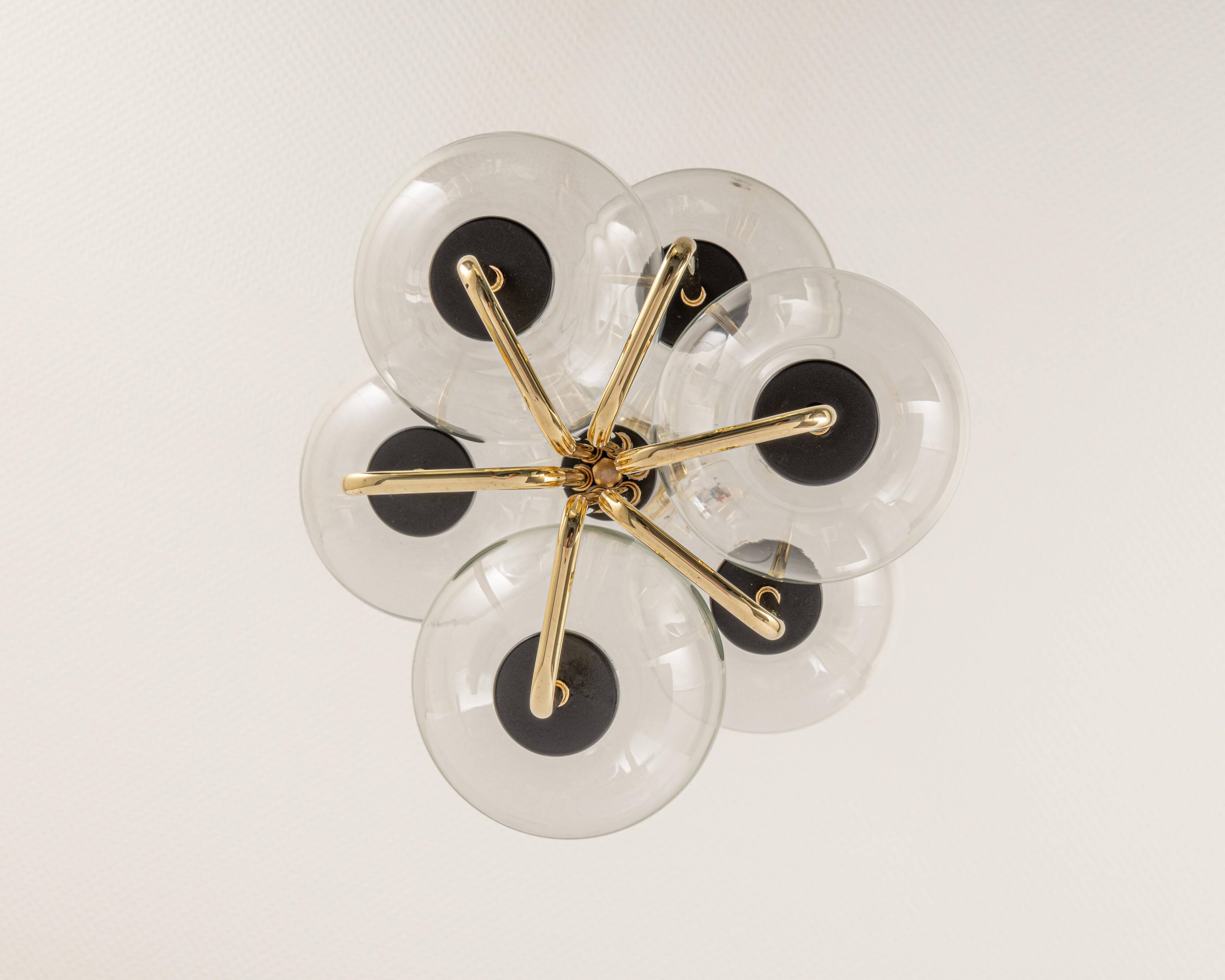 Superb brass suspension in Sciolari style, Germany, 1970s.