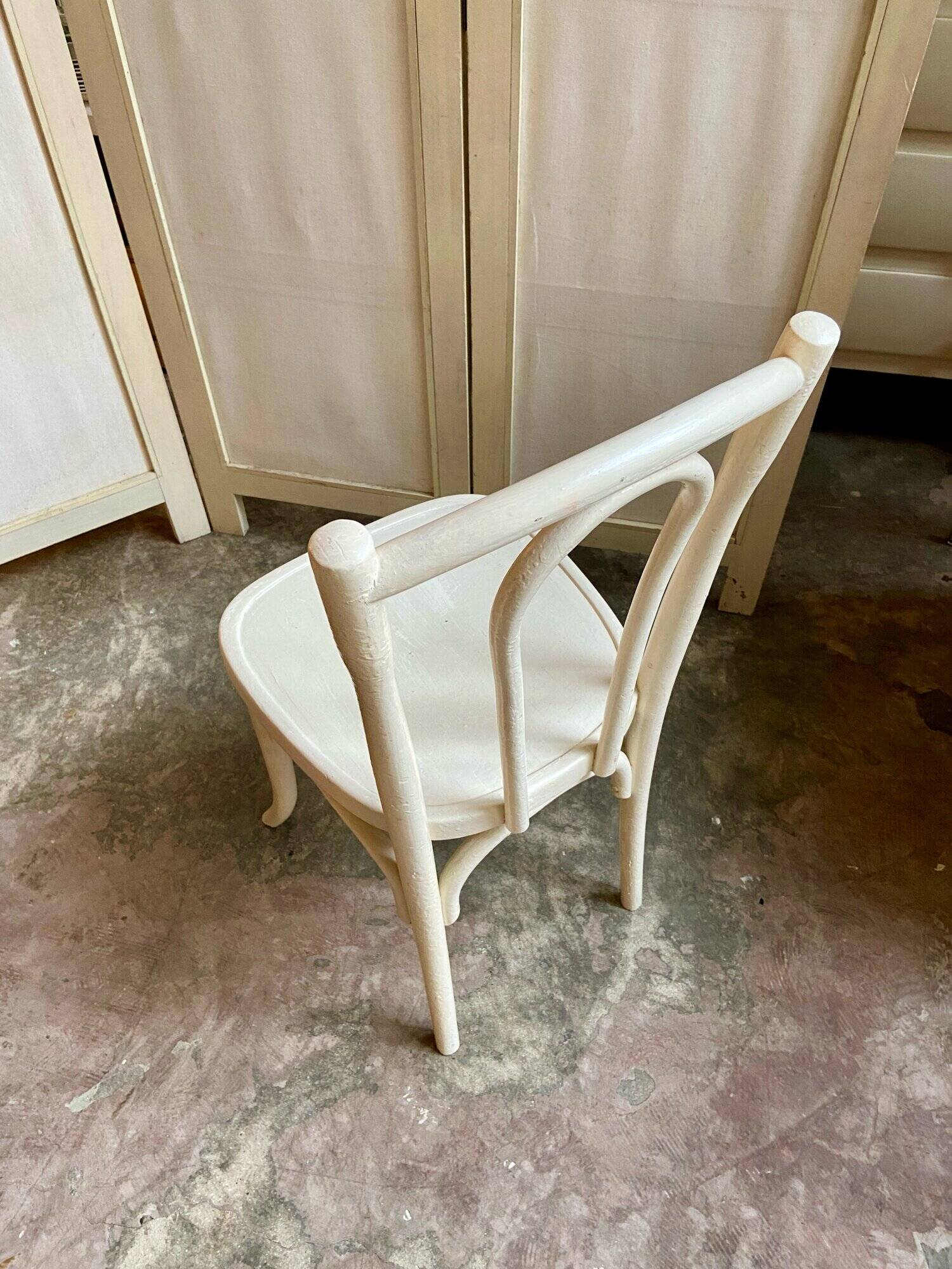 Chaise bistrot en hêtre cintré blanc