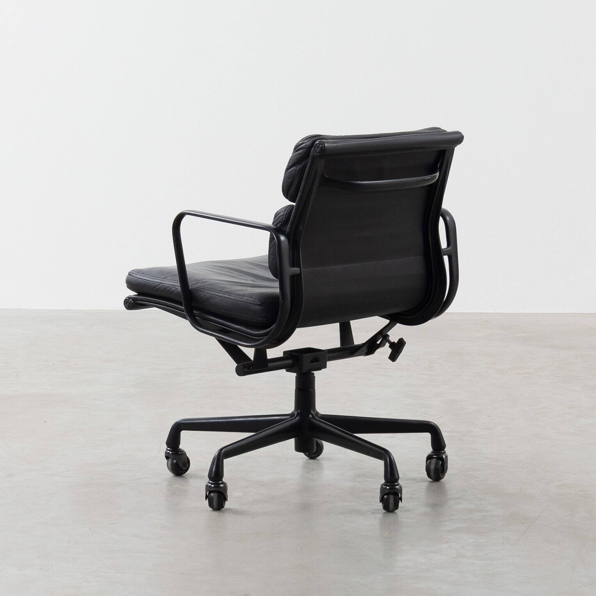 Eames EA435 Management Soft Pad Office Chair all black by Herman Miller