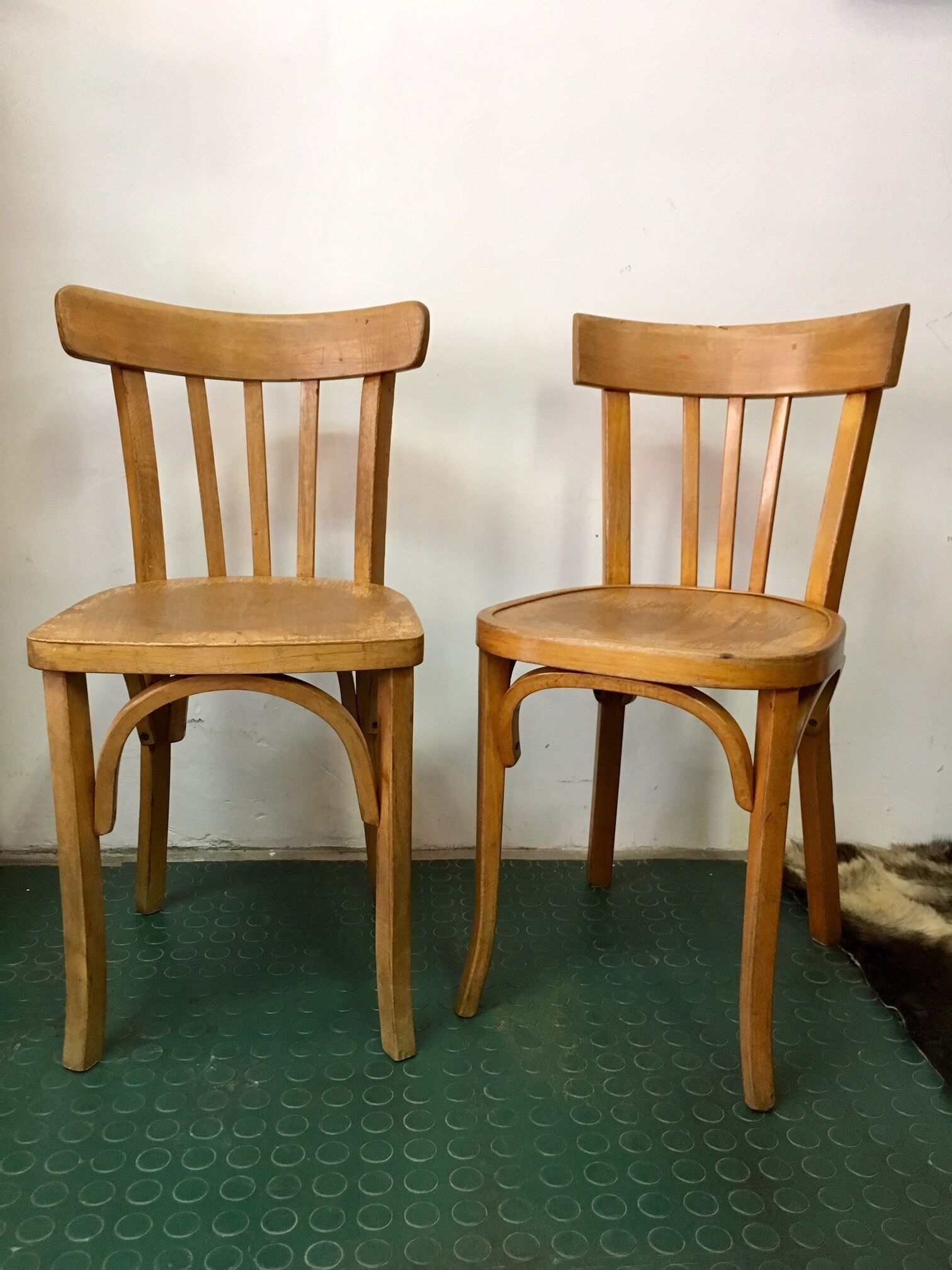 Suite de 2 chaises bistrot vintage Baumann et Cartier