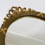 Faceted wall mirror in neoclassical Gustavian style, oval, in gilded wood, Italy, 1900s.