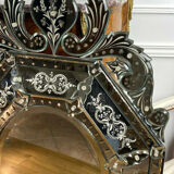 Early 20th century Venetian mirror made of bevelled glass engraved 123 x 73 cm