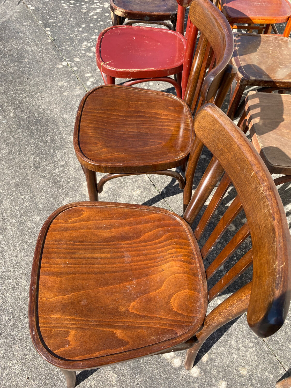 Draper table and its 10 chairs