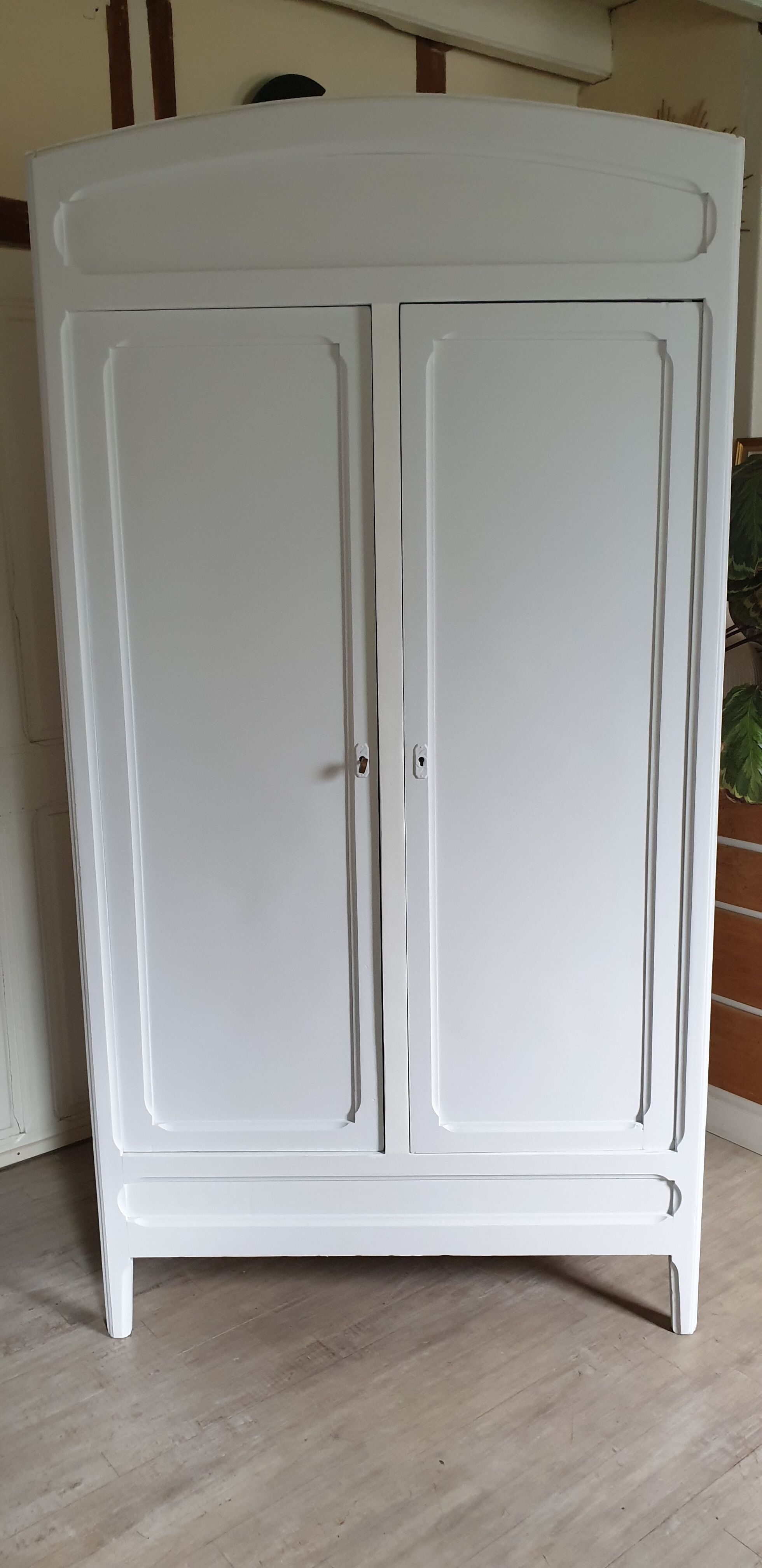 Armoire parisienne blanche deux portes