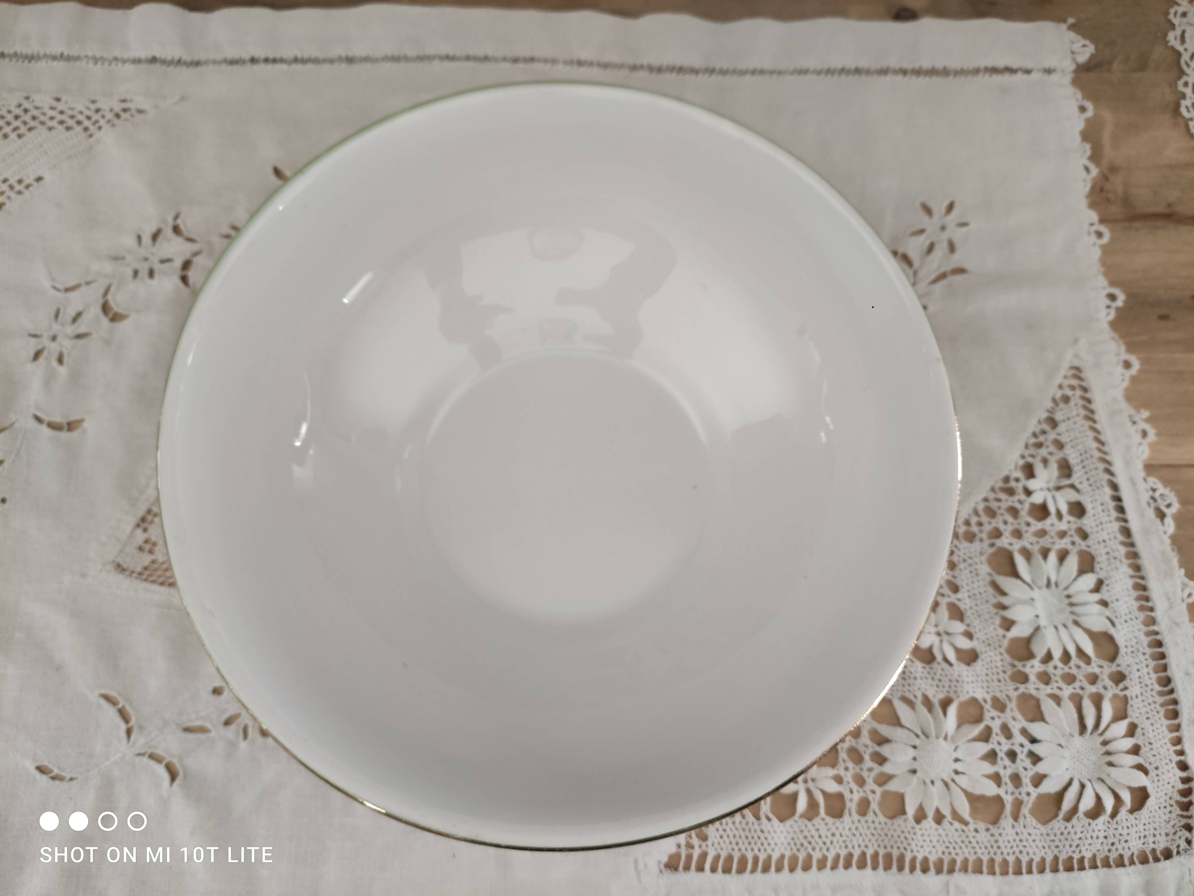 Aqua green salad bowl with golden frieze L'Amandinoise