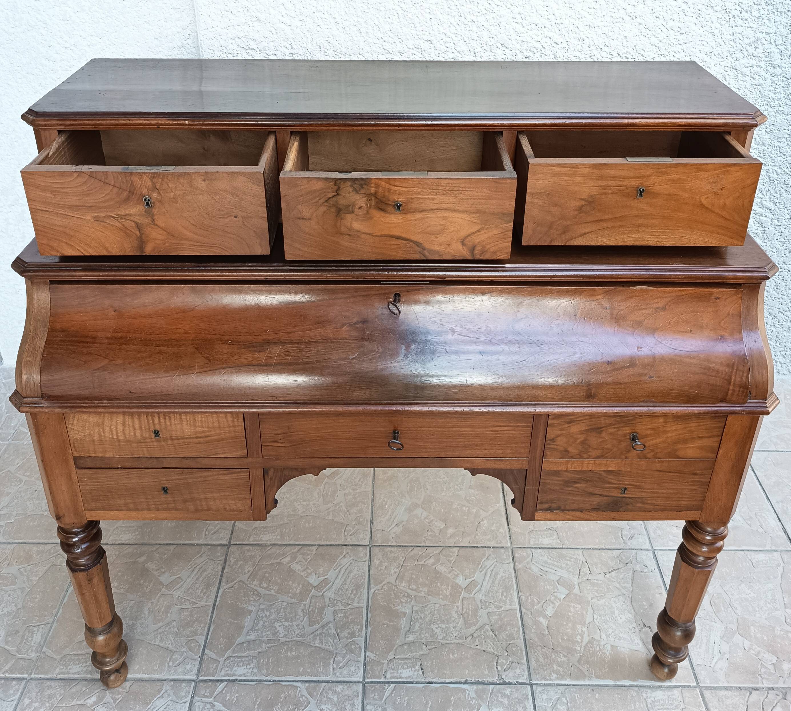 Bureau à cylindre Louis Philippe en noyer époque 19ème