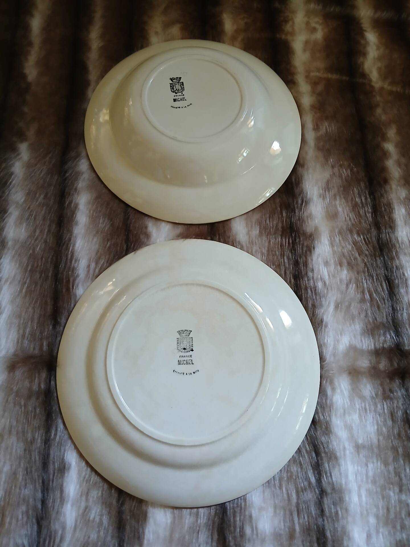 2 plats ronds anciens "Michel " de Gien 
