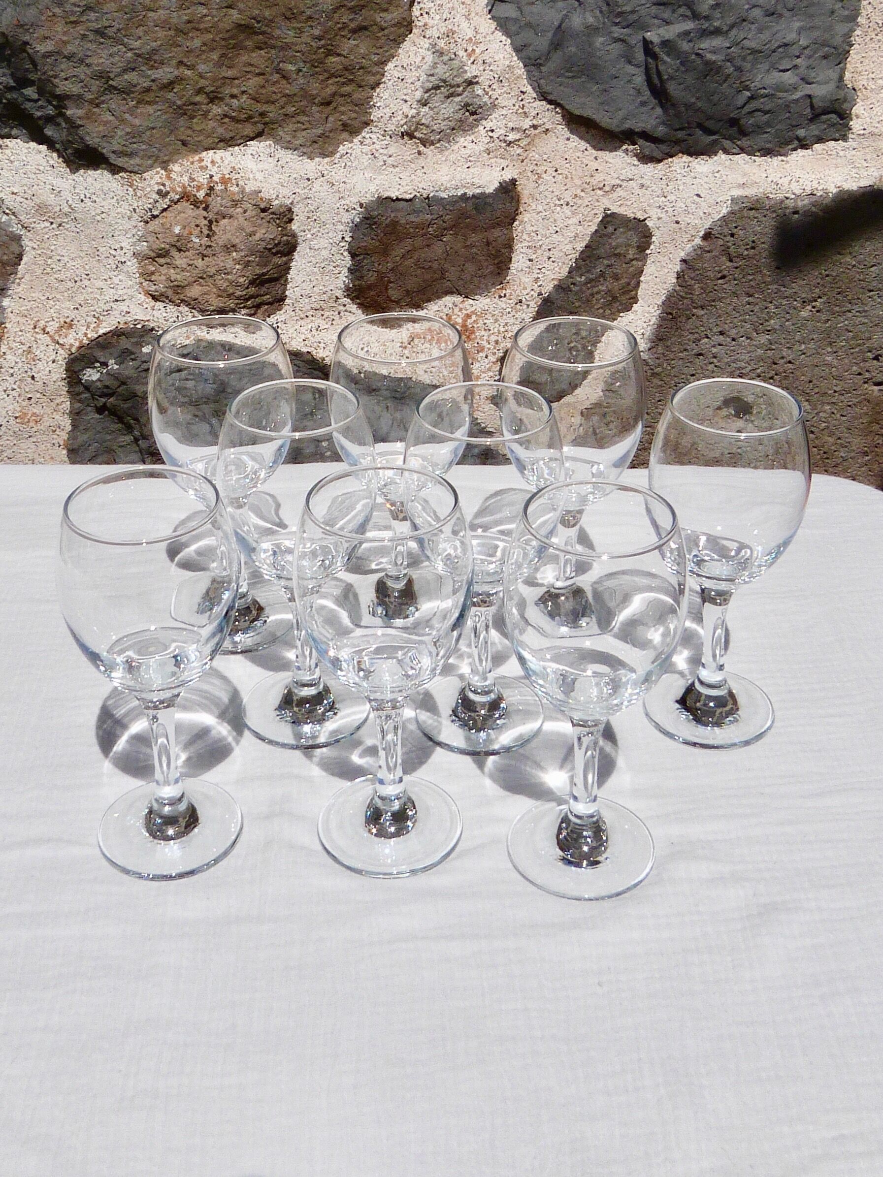 Set of 9 glasses on foot