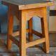 Tabouret d'atelier en pin massif vintage