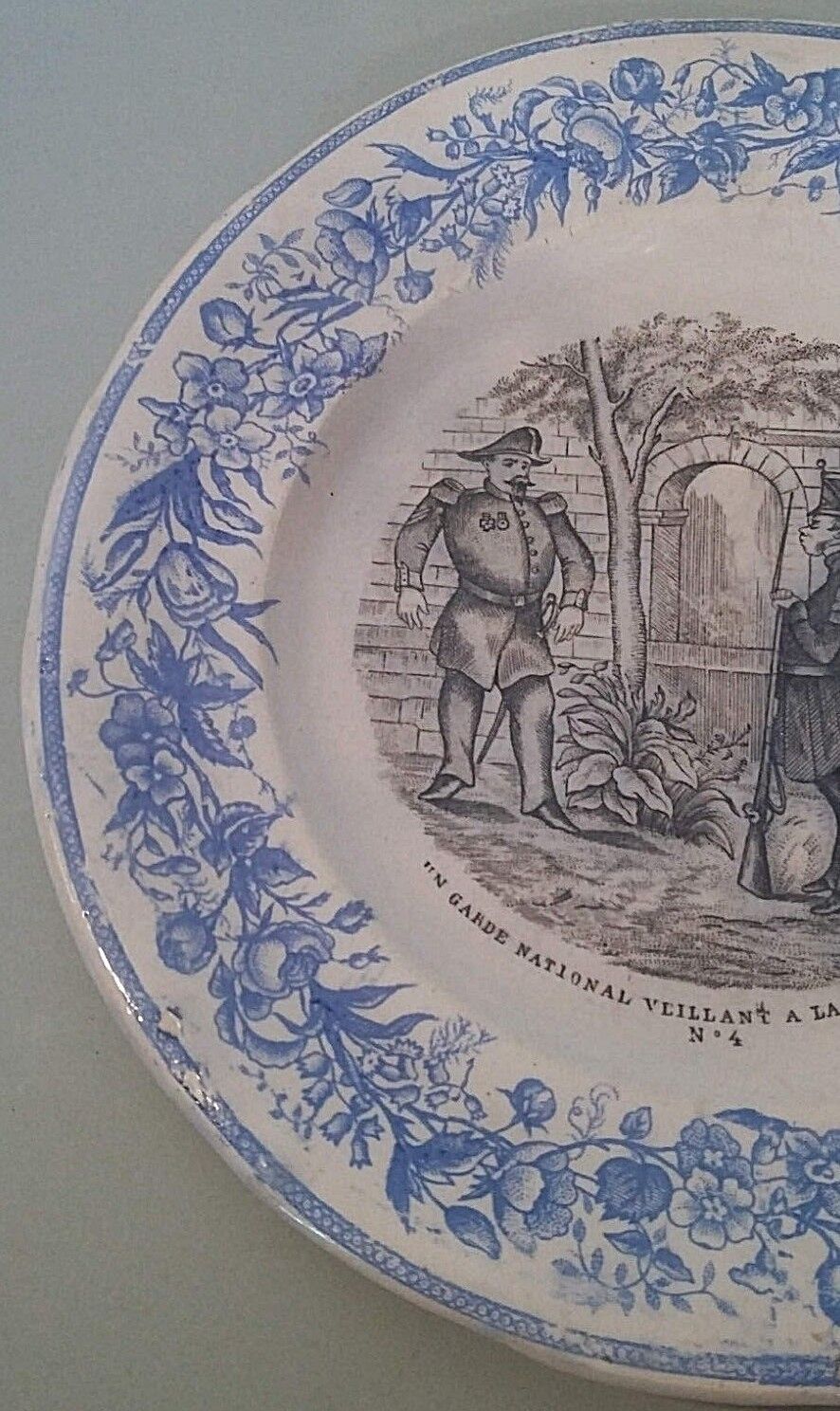 Talking plate themed Tierra del Fuego of Grigny late nineteenth century