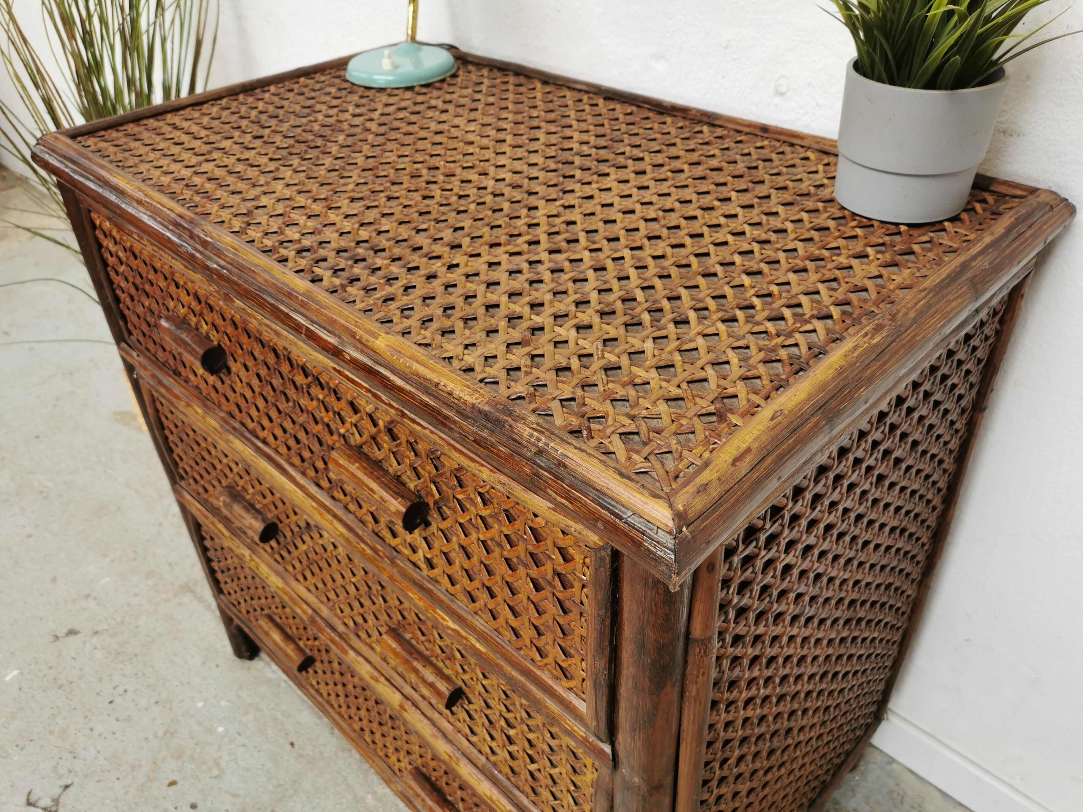 Commode vintage en rotin et cannage