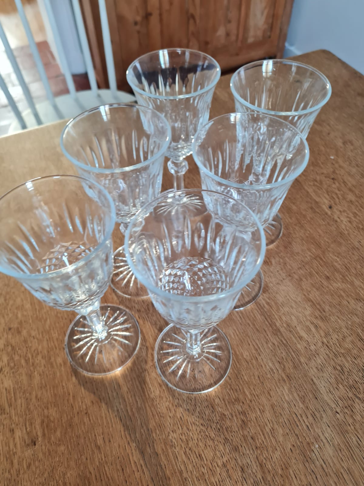 Service of 6 chissed wine glasses