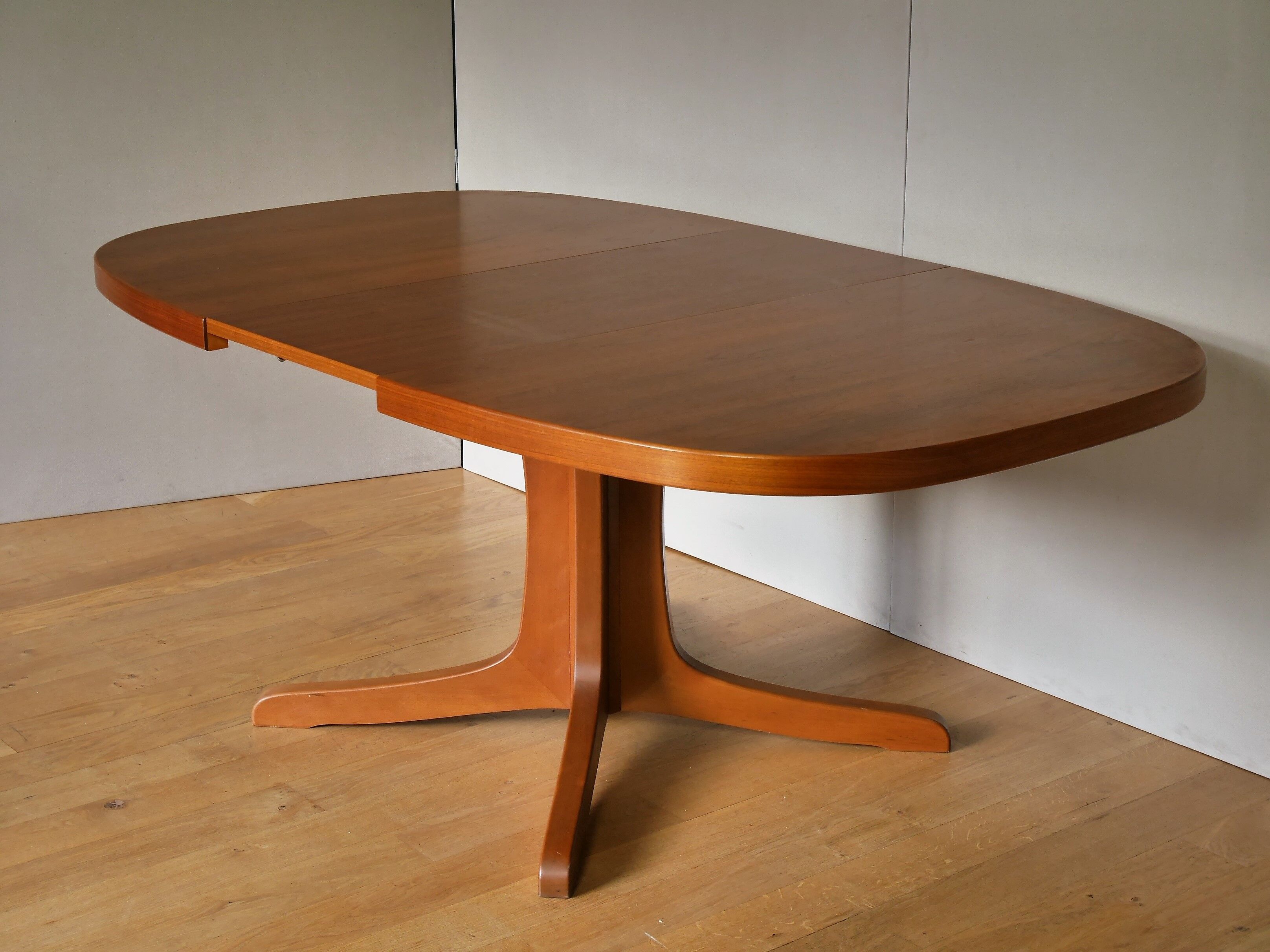 Oval baumann table with extensions from the 60