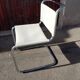 Chaise modèle B33 de Marcel Breuer cuir blanc