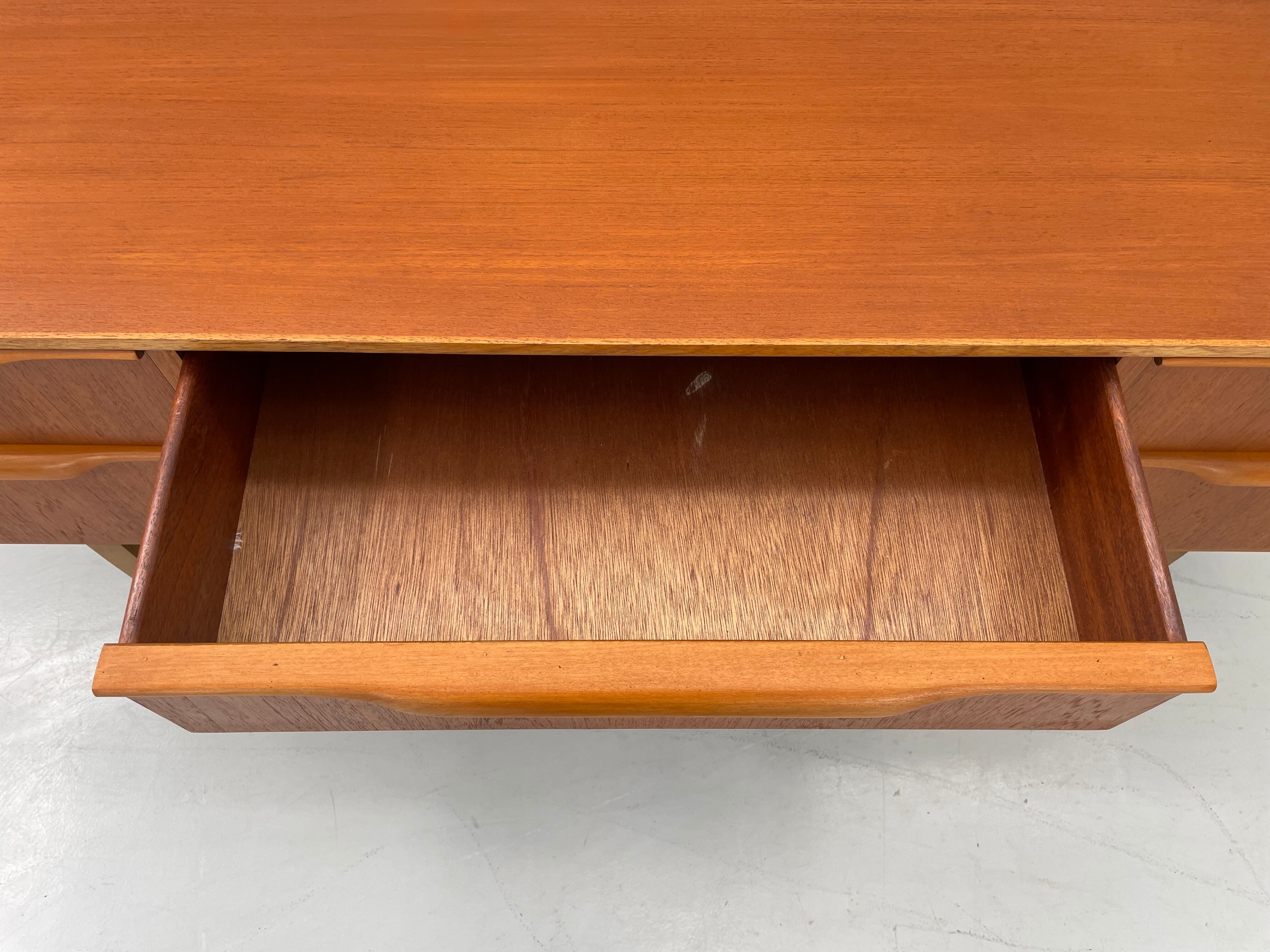 Vintage Austinsuite sideboard 1960's