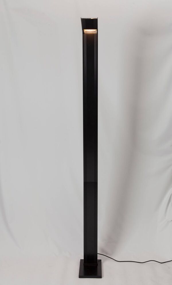 Lampadaire en acier noir étage Marqué « E »