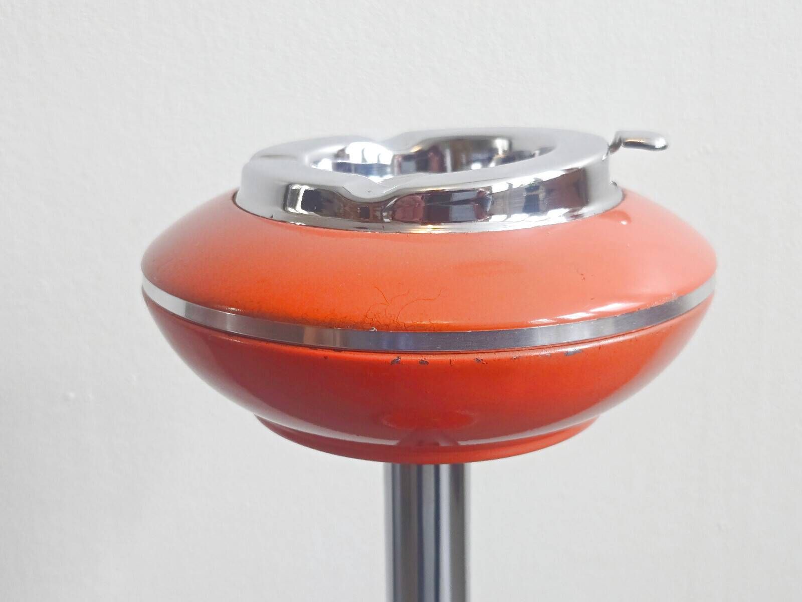 VINTAGE 1970s METAL ASH TRAY ON A STAND ORANGE LACQUER & CHROME 70S SPACE AGE