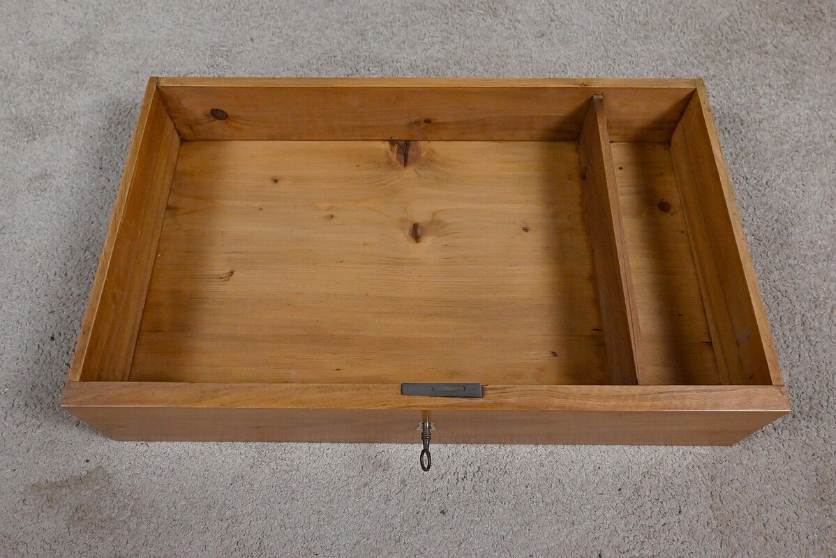 Small walnut console table, Restoration period – early 19th century.