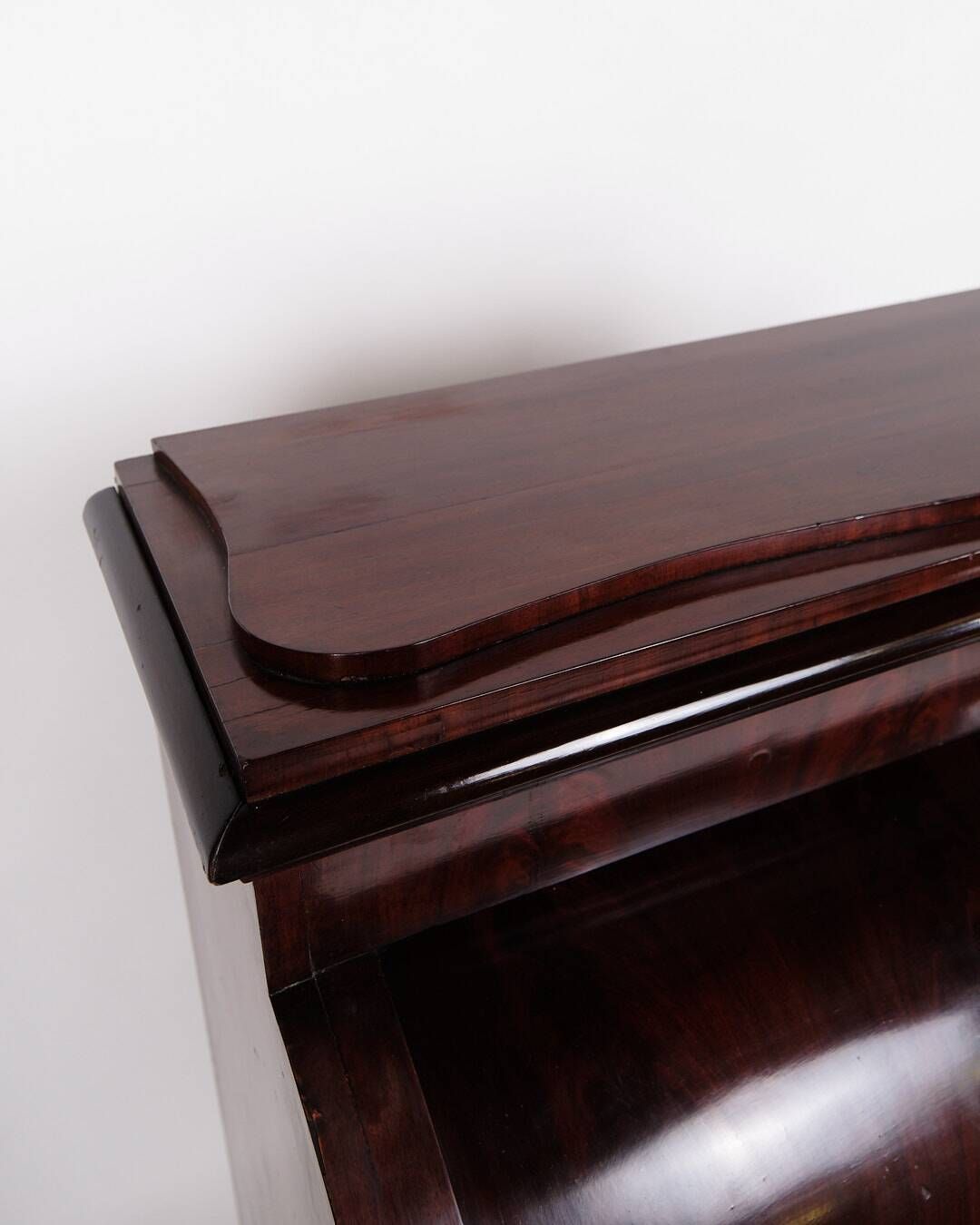 Chatol - Hand polished mahogany - Mother of pearl fittings & leg knobs - Year 1860s