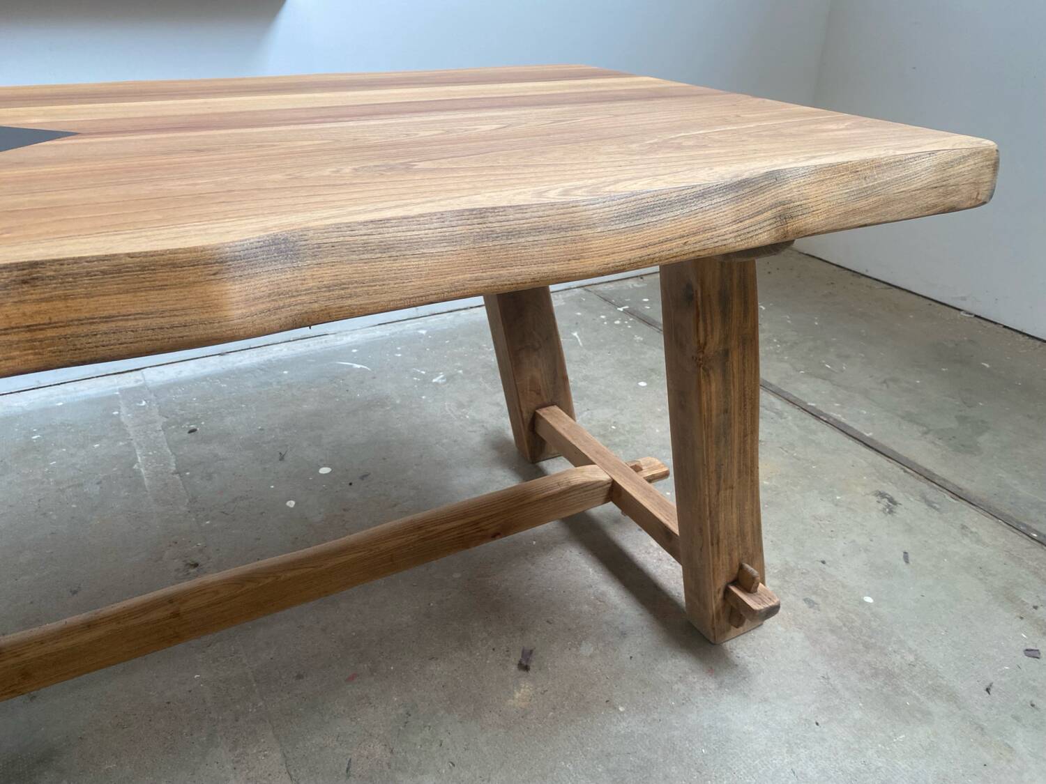 Brutalist Aranjou style table in elm and 6 Stella chairs.