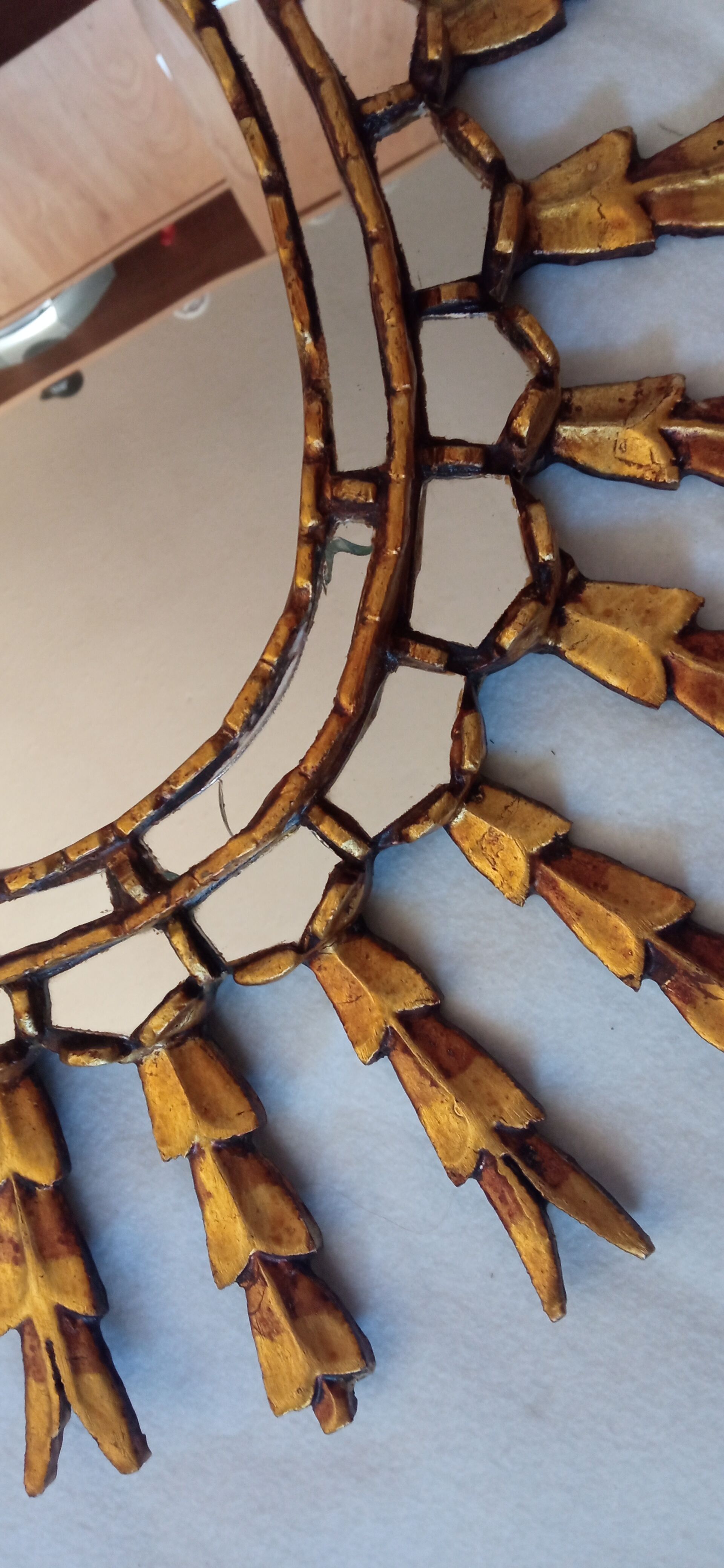 Sun mirror in gilded wood, 60x52 cm